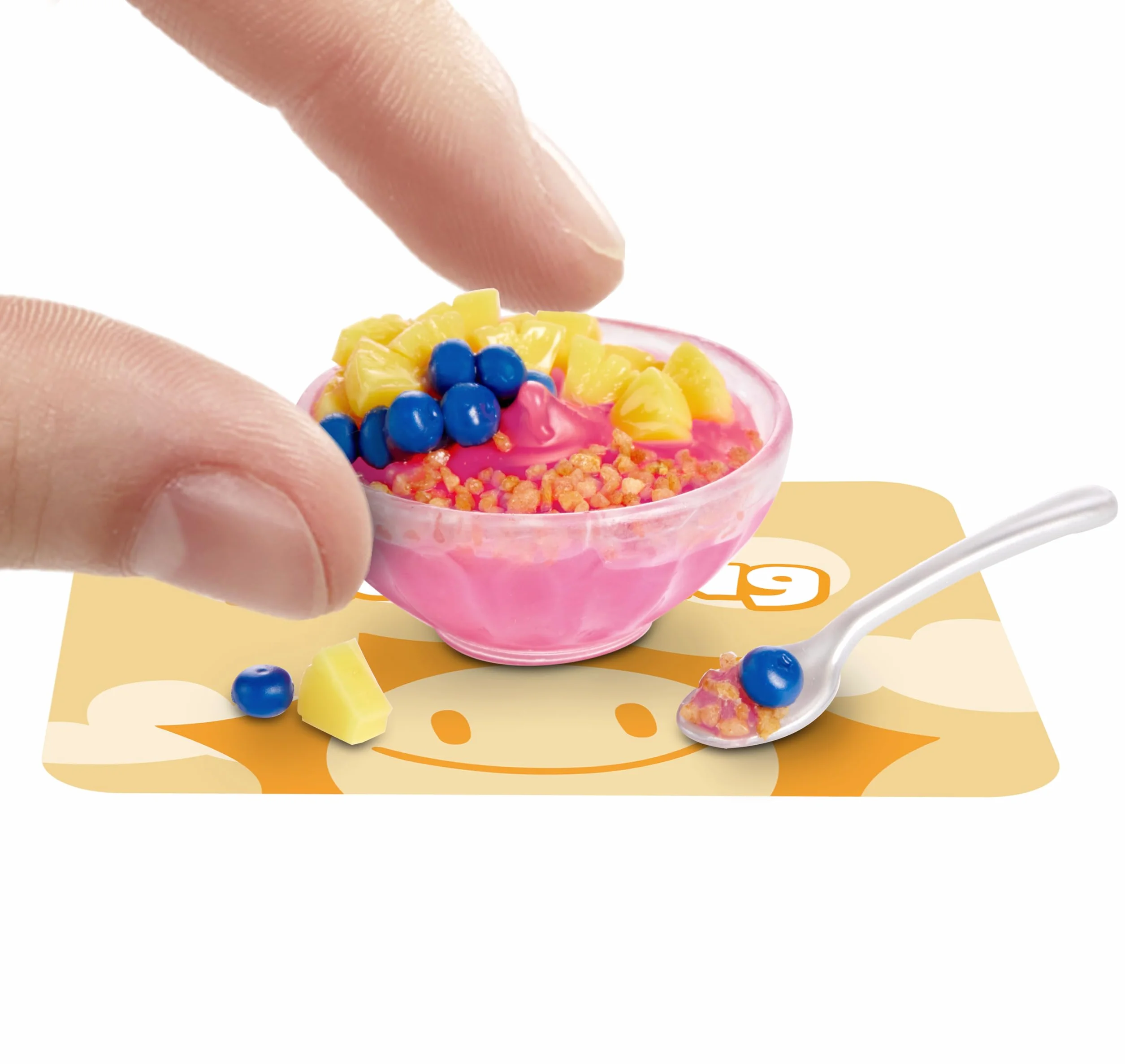 MGA's Miniverse Make It Mini Food - Cafe Seria 3- Mini Przedmioty Kolekcjonerskie w Ukrytych Opakowaniach - DIY, Zabawa Żywicą, Repliki Jedzenia - NIEJADALNE - dla Dzieci w Wieku 8+