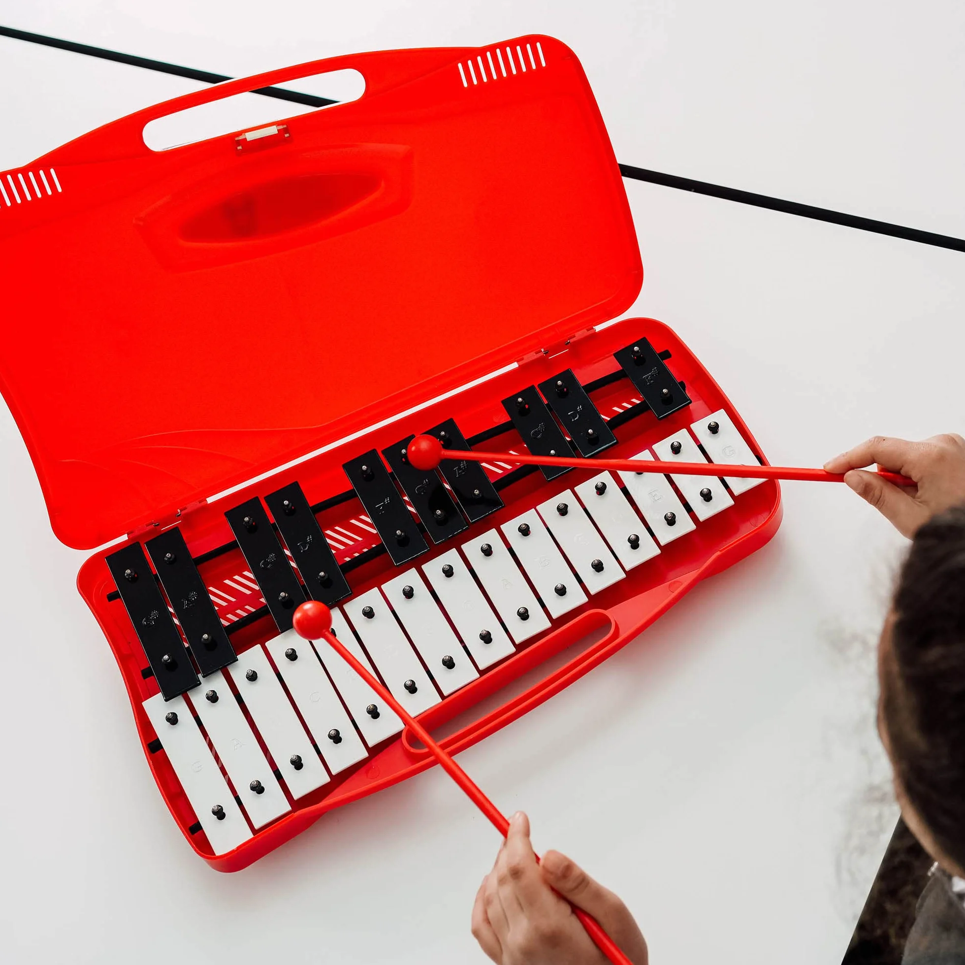 A-Star 25 Note Soprano Chromatic Glockenspiel Ksylofon w czerwonym etui z czarno-białymi klawiszami i dwoma plastikowymi bijakami - 2 oktawy G5 do G7