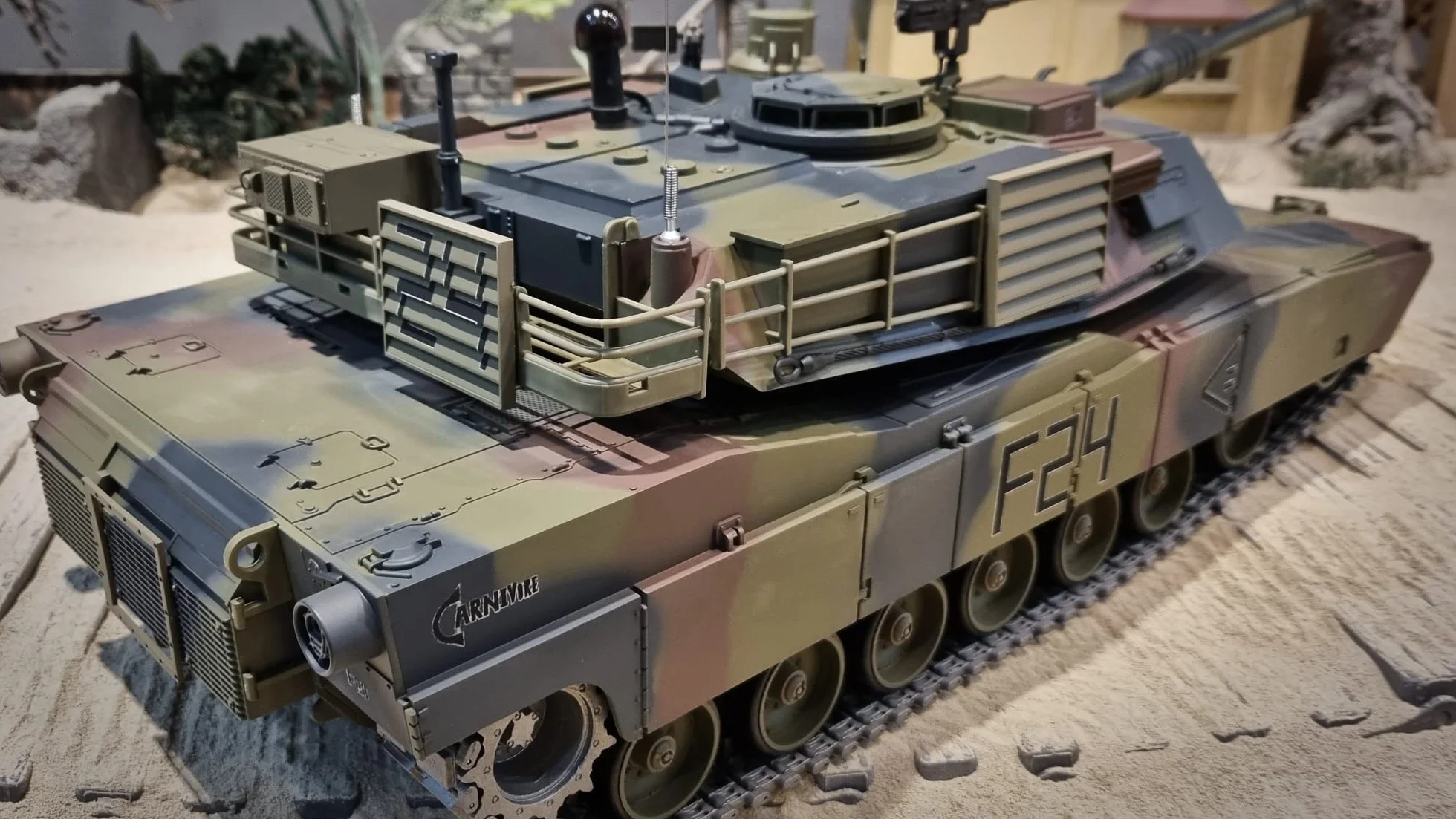 ES-TOYS Czołg zdalnie sterowany z funkcją strzelania M1A2 Abrams Heng Long 1:16 z dymem i dźwiękiem + metalowa przekładnia + 2,4Ghz V7.0 - UPG-A