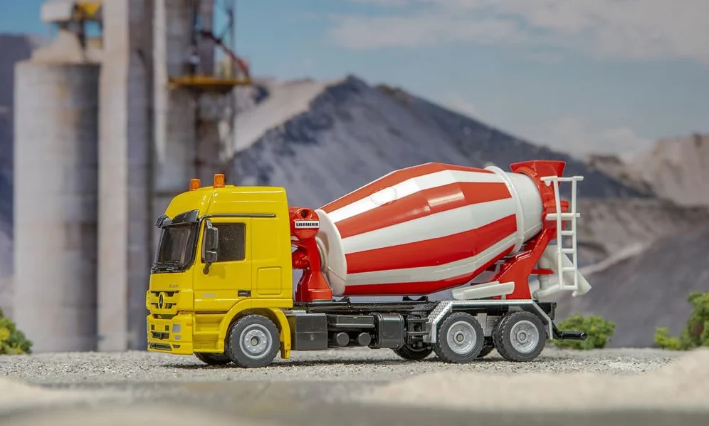 siku 3539, Mercedes-Benz Betoniarka-samochód z zabudową Liebherr, 1:50, Metal/tworzywo sztuczne, Żółty/Czerwony, Zabawka na budowę, Obracany bęben