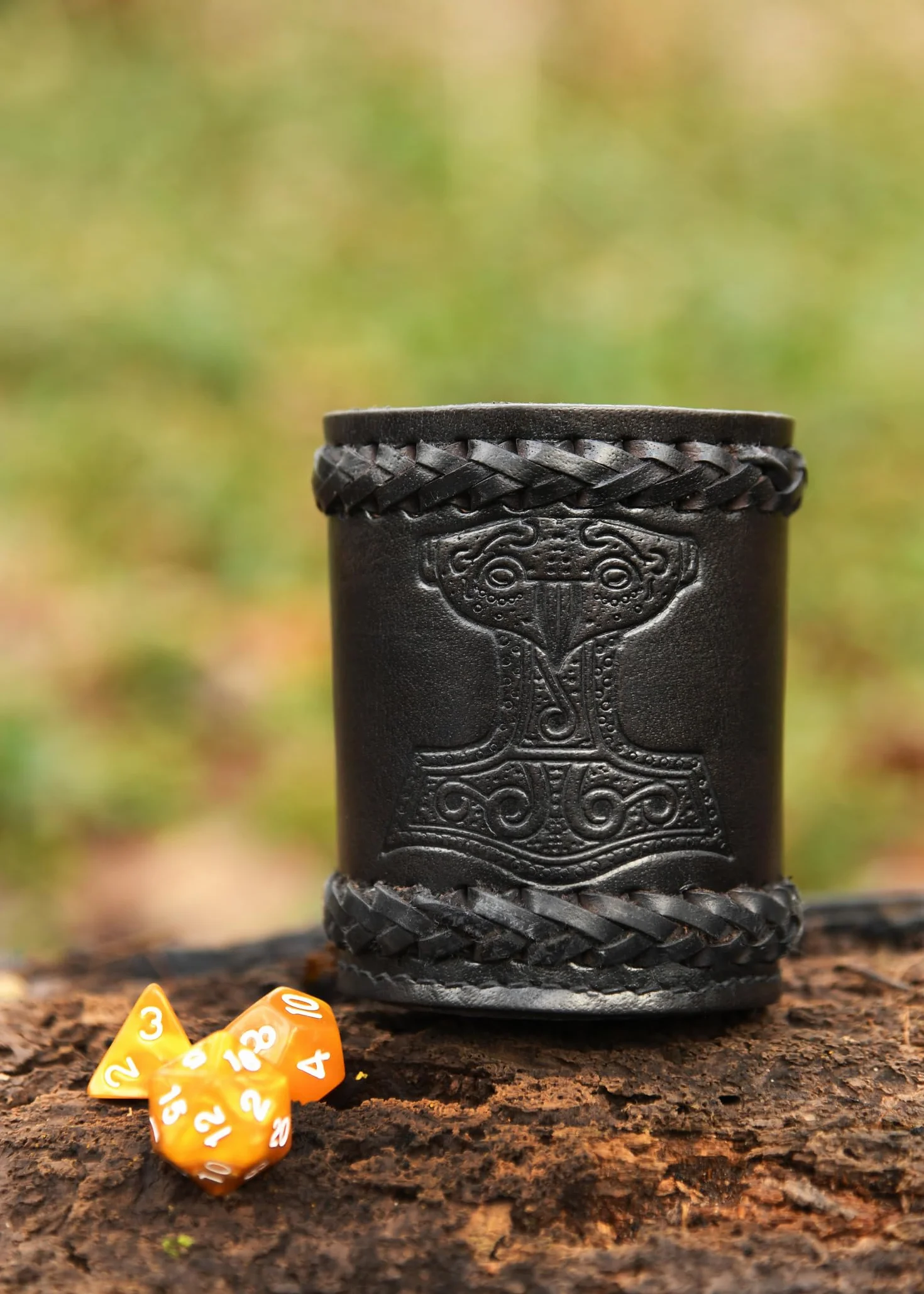 Ulfberth - Wysokiej jakości wikiński kubeczek do gry z motywem Mjölnir, prawdziwa skóra, średniowieczny kubek ze skóry, LARP, Reenactment (Czarny Młot Thora)