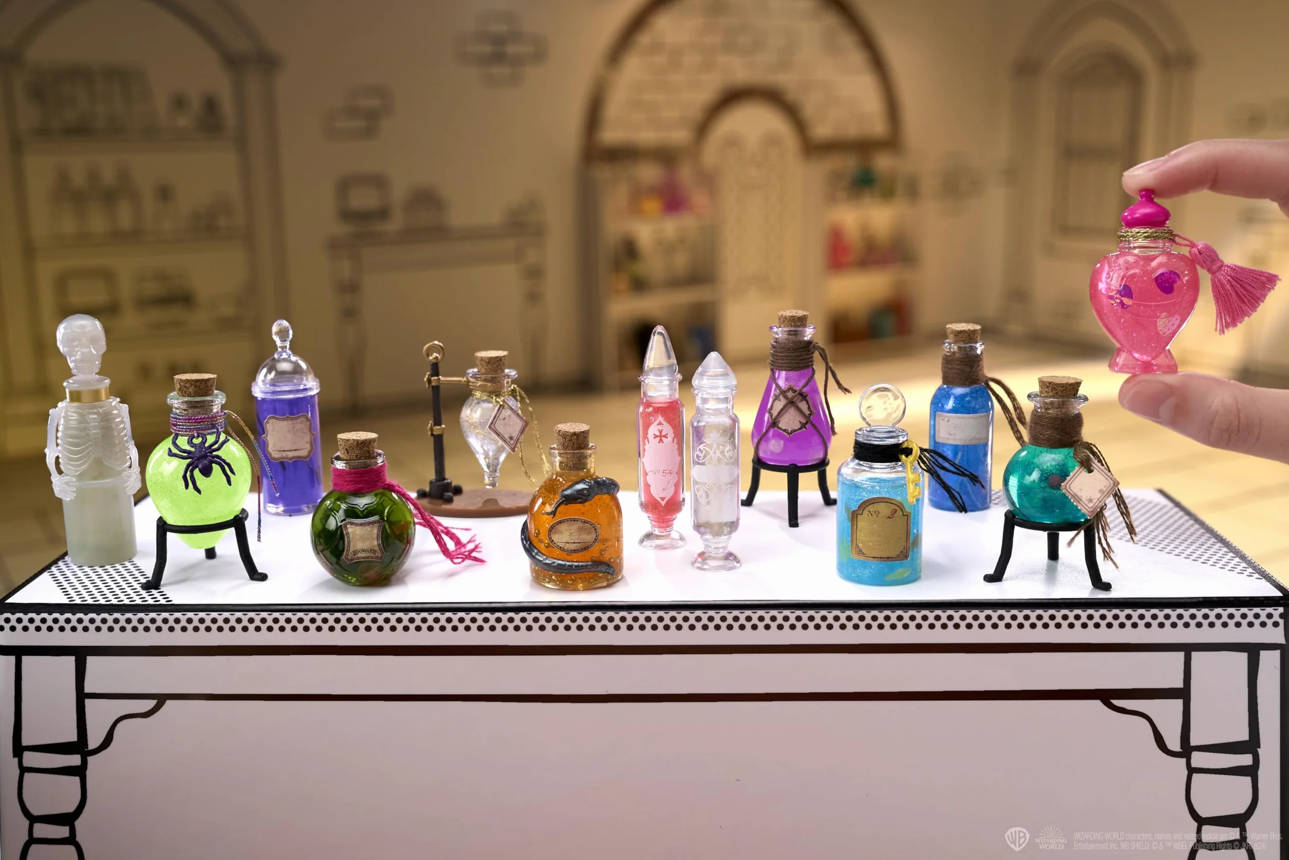 MGA's Miniverse Make It Mini Potions - Harry Potter Mini Kolekcjonerski, DIY, Zabawa z Żywicą, Repliki Eliksirów, Dla Kolekcjonerów i Dzieci od 8 Lat, NIEJADALNE