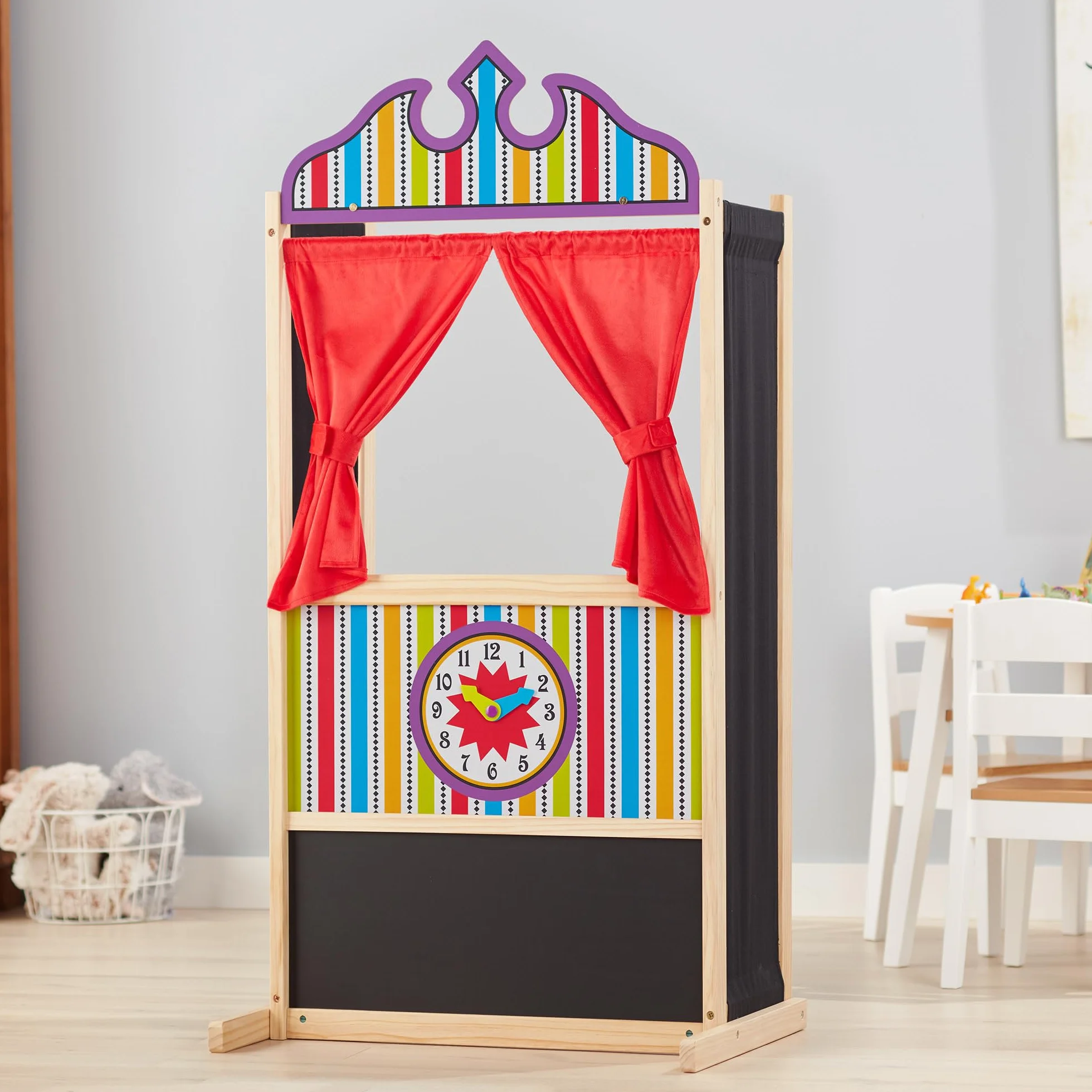 Melissa & Doug – luksusowy teatrzyk lalek (wytrzymała, niechybotliwa podstawa, pluszowe zasłony, wymiary: wys. 132,08 cm × szer. 45,72 cm × dł. 62,865 cm)