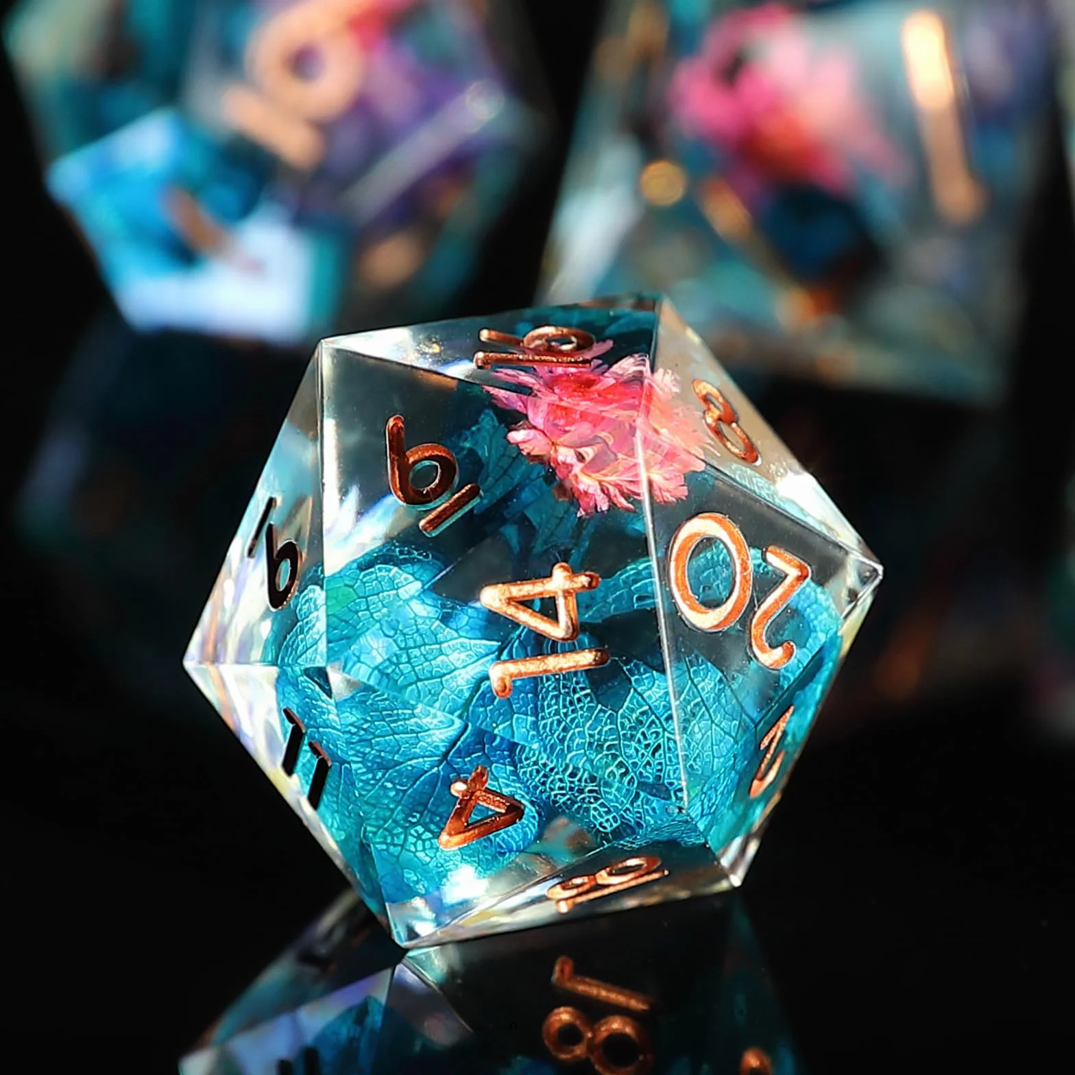 Flower DND Dice Set 7 szt. D4 D6 D8 D10 D12 D20 D% wielościenne ręcznie robione kości D&D z żywicy do lochów i smoków Pathfinder Roll Playing Table Games RPG MTG Games with Gift Box