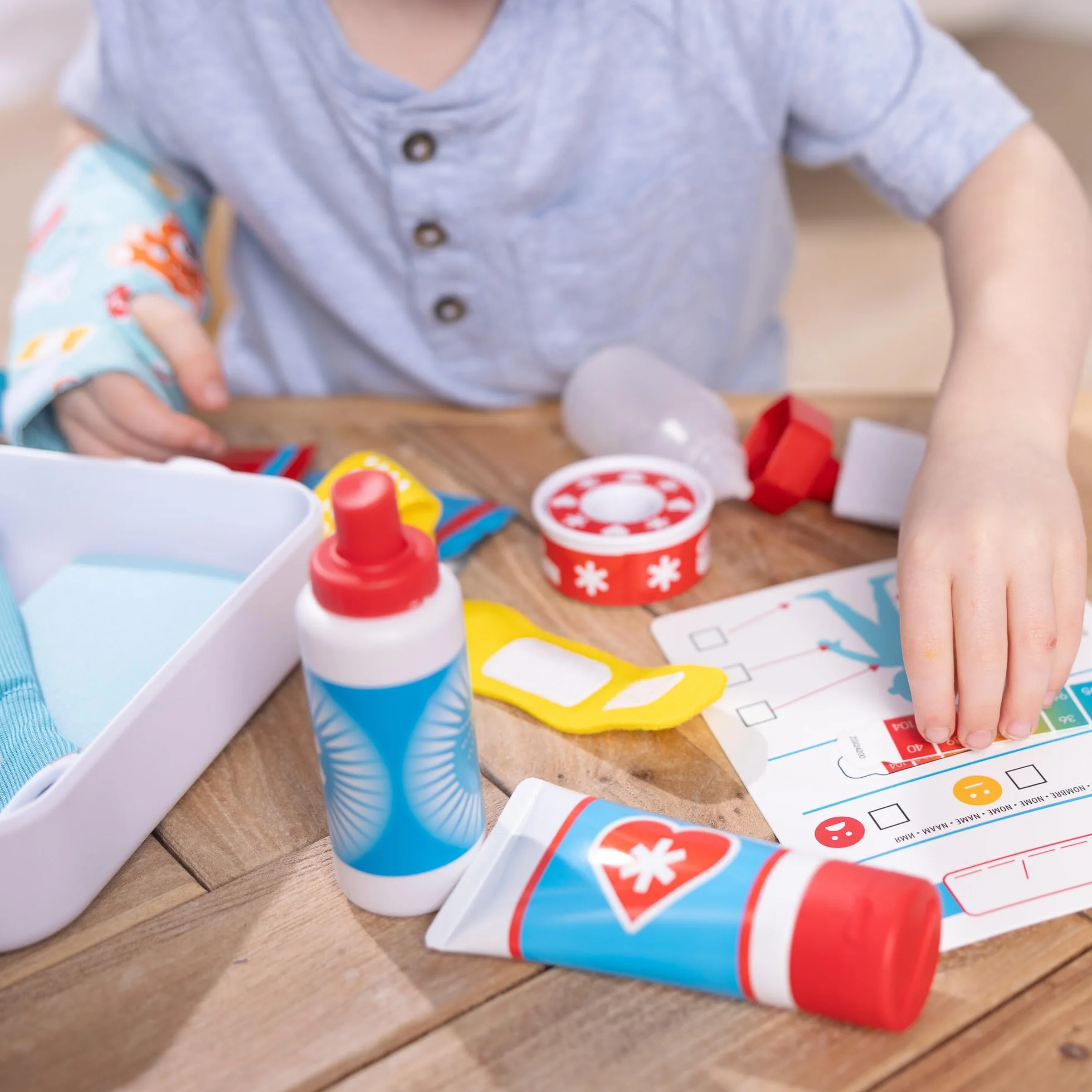 Melissa & Doug Get Well zestaw pierwszej pomocy zestaw do zabawy | udawaj zabawę, zestaw pierwszej pomocy | 3+ | prezent dla chłopca lub dziewczynki
