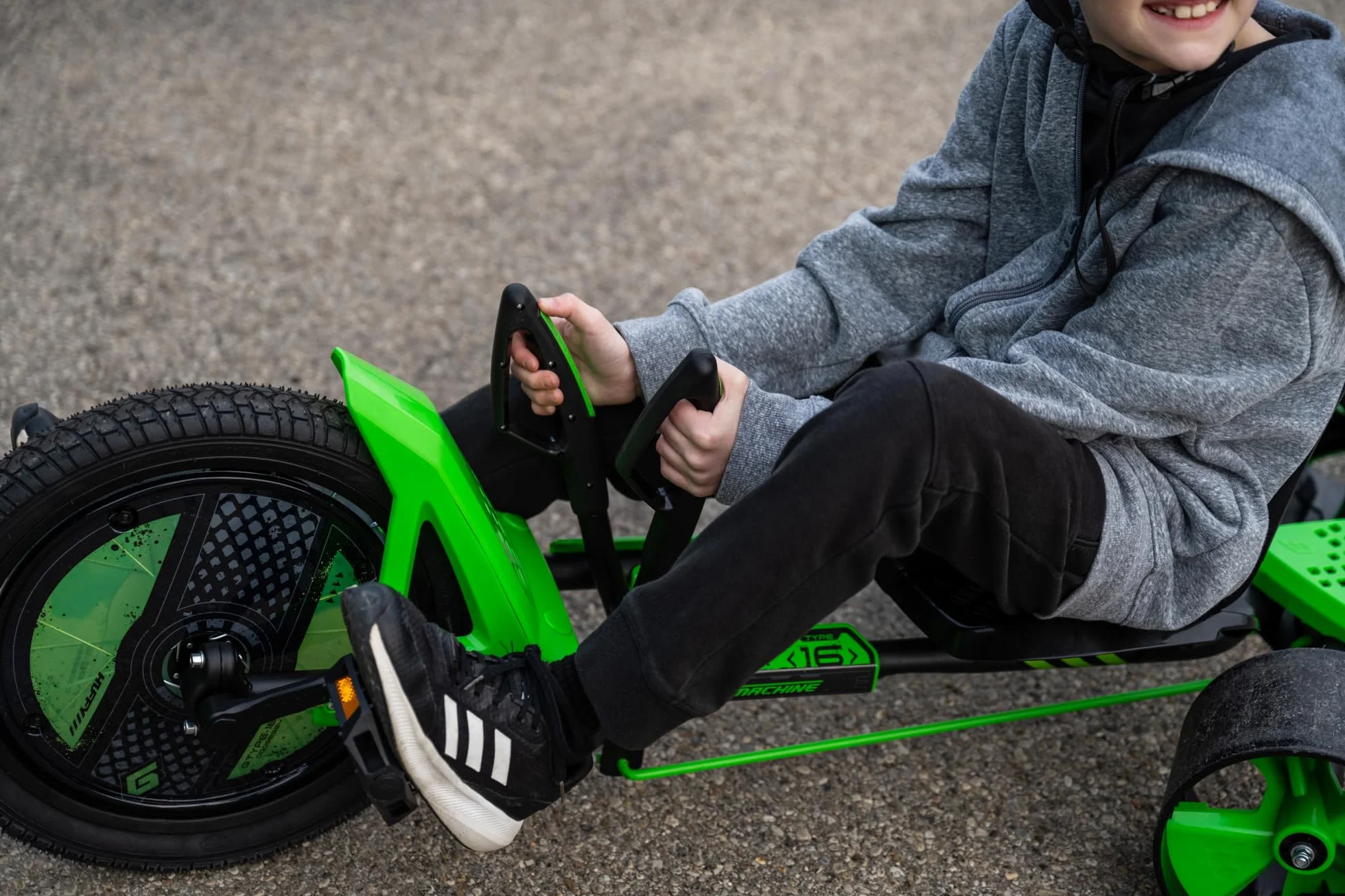 Huffy Green Machine 40 cm Drift Trike, elegancka, ergonomiczna konstrukcja, regulowane siedzisko, rower dryfujący dla dzieci w wieku 5-8 lat, maksymalna waga 36 kg, hamulec nożny