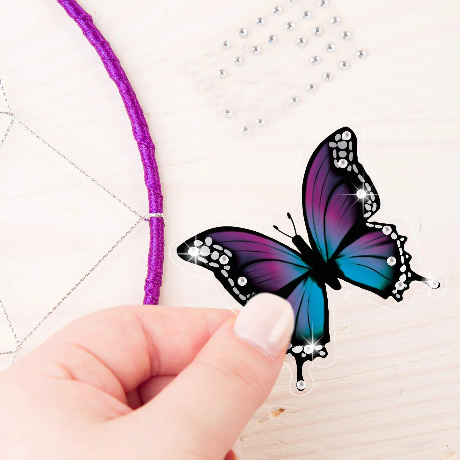 Make It Real – DIY Dreamcatcher. Make Your Own Dream Catcher Arts and Crafts Kit for Tween Girls. Includes Dream Catcher Hoop, Strings and Ribbons, Beads, Butterfly Pin and More