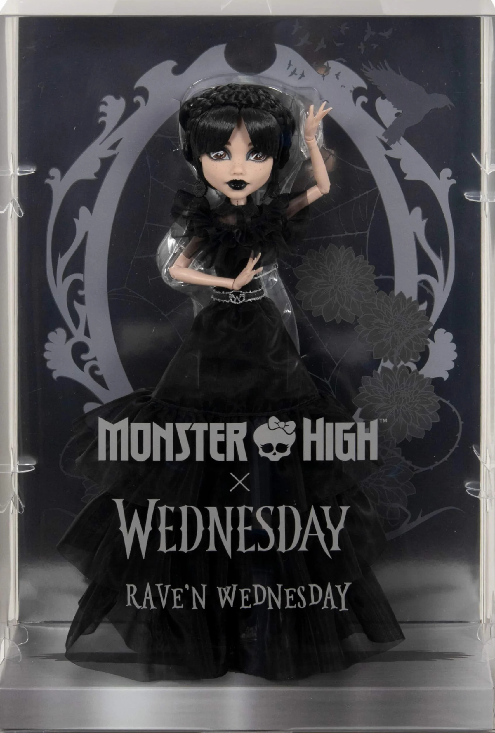 Monster High Wednesday na balu Rave'N Lalka kolekcjonerska w czarnej gotyckiej sukni inspirowanej sceną z balu, akcesoria premium i podstawka dla lalki, HXJ03