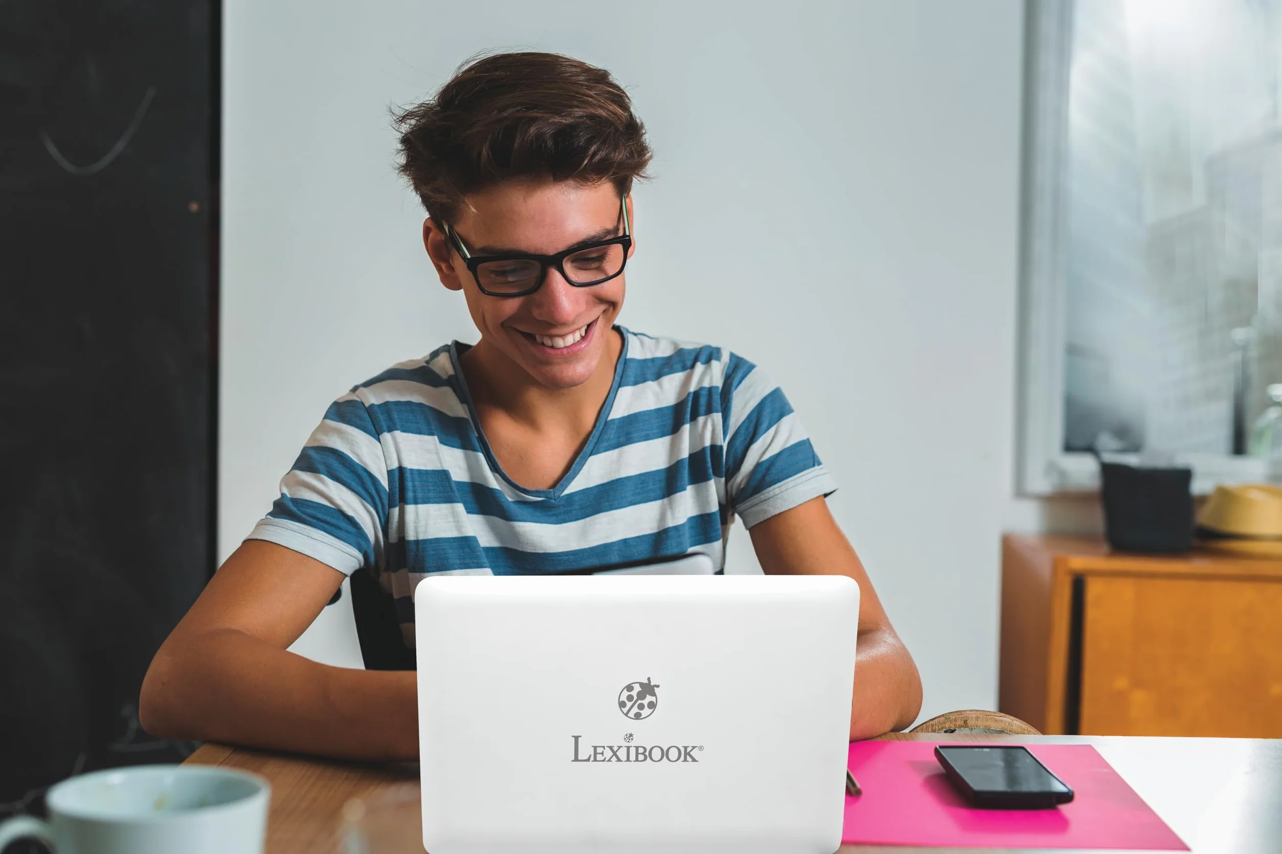 Lexibook, LAPTAB® 11, laptop z ekranem dotykowym, dla całej rodziny, treści edukacyjne i zabawne, działa z systemem Android™, kontrola rodzicielska, ultracienki i lekki, LT11FR