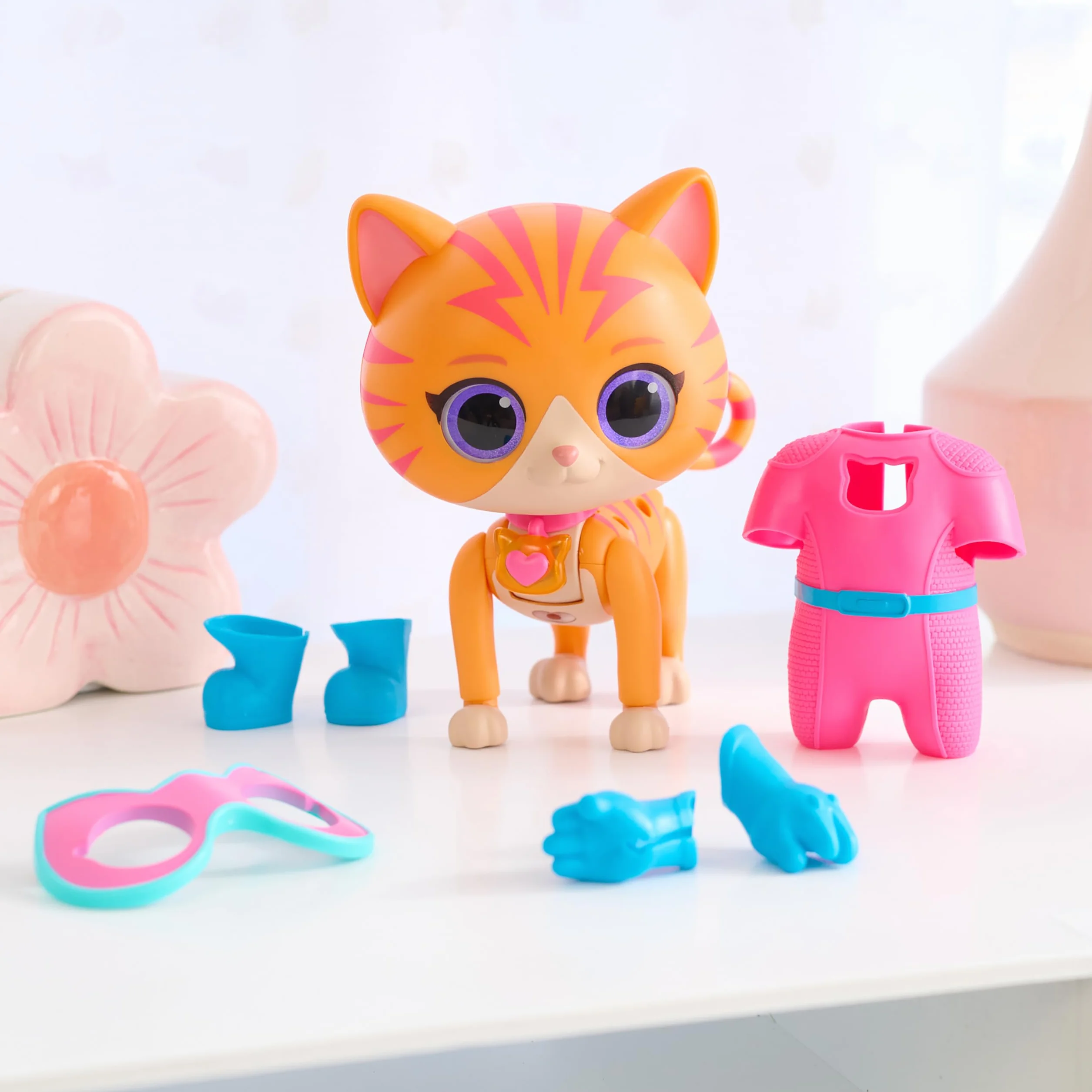 Just Play Disney Junior SuperKitties Cat-Tastic figurka świetlna i przekształcane dźwięki dla dzieci 3+
