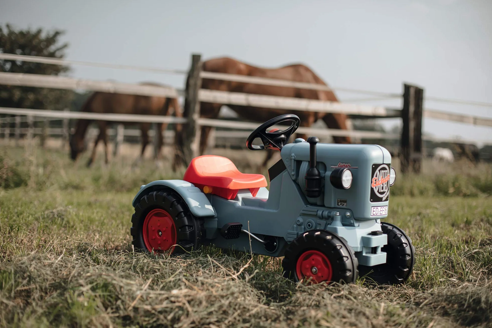 BIG Traktor Eicher Diesel ED 16 – traktor z 3-stopniową regulacją siedziska, pojazd dziecięcy z precyzyjnym napędem łańcuchowym, pojazd z pedałem dla dzieci od 3 lat