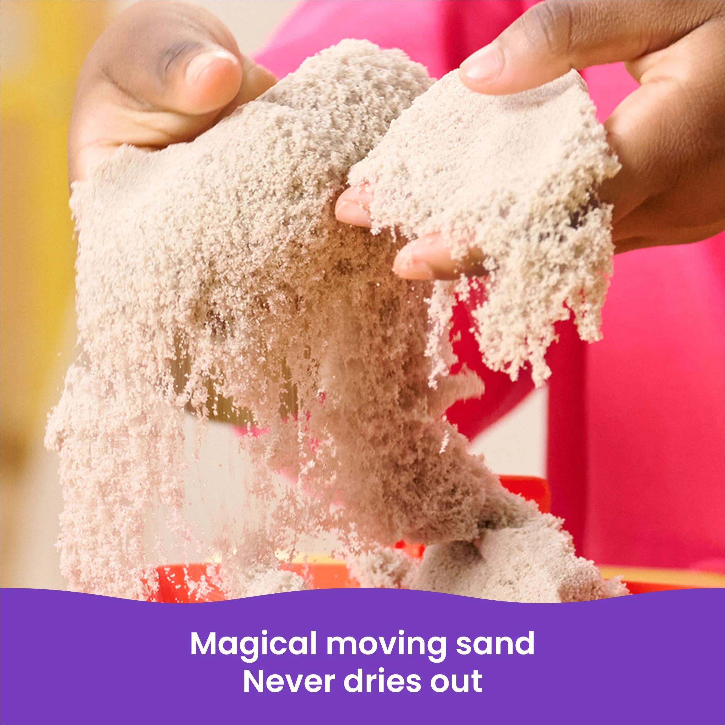 Kinetic Sand, zestaw Sandy Farm z 340 g piasku do zabawy, 6 narzędzi i foremek, walizka wielokrotnego użytku, zabawki dla maluchów, zabawki dla dziewczynek i chłopców w wieku od 3 lat