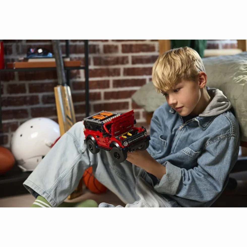 LEGO Technic SUV Ford Bronco, model samochodu do składania dla 9-latka, zabawka konstrukcyjna dla chłopców, dziewczynek i fanów motoryzacji, pomysł na prezent dla dziecka i ozdoba do pokoju 42213