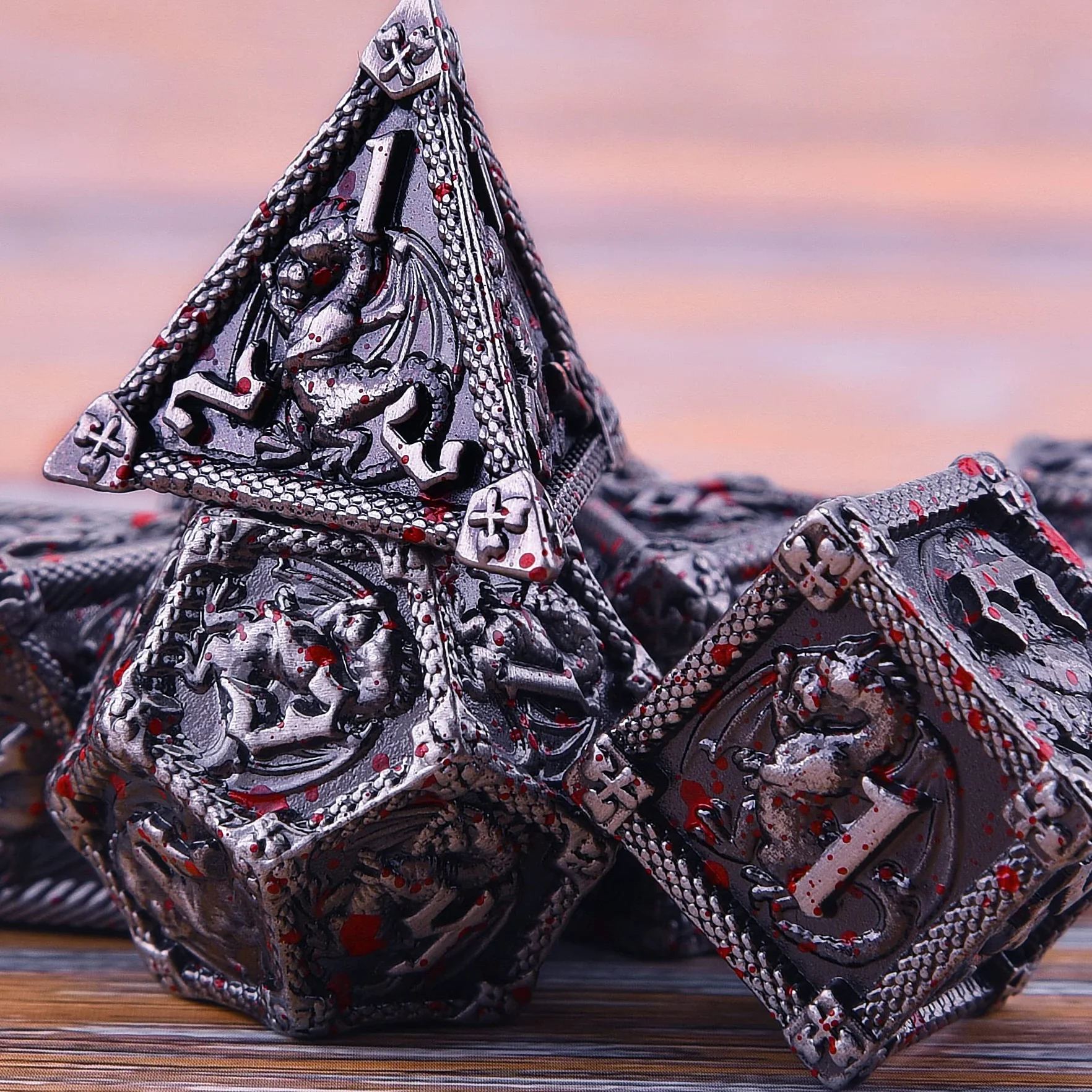 SIQUK 7-częściowy zestaw metalowych kości DND D20 D12 D10 D8 D6 D4