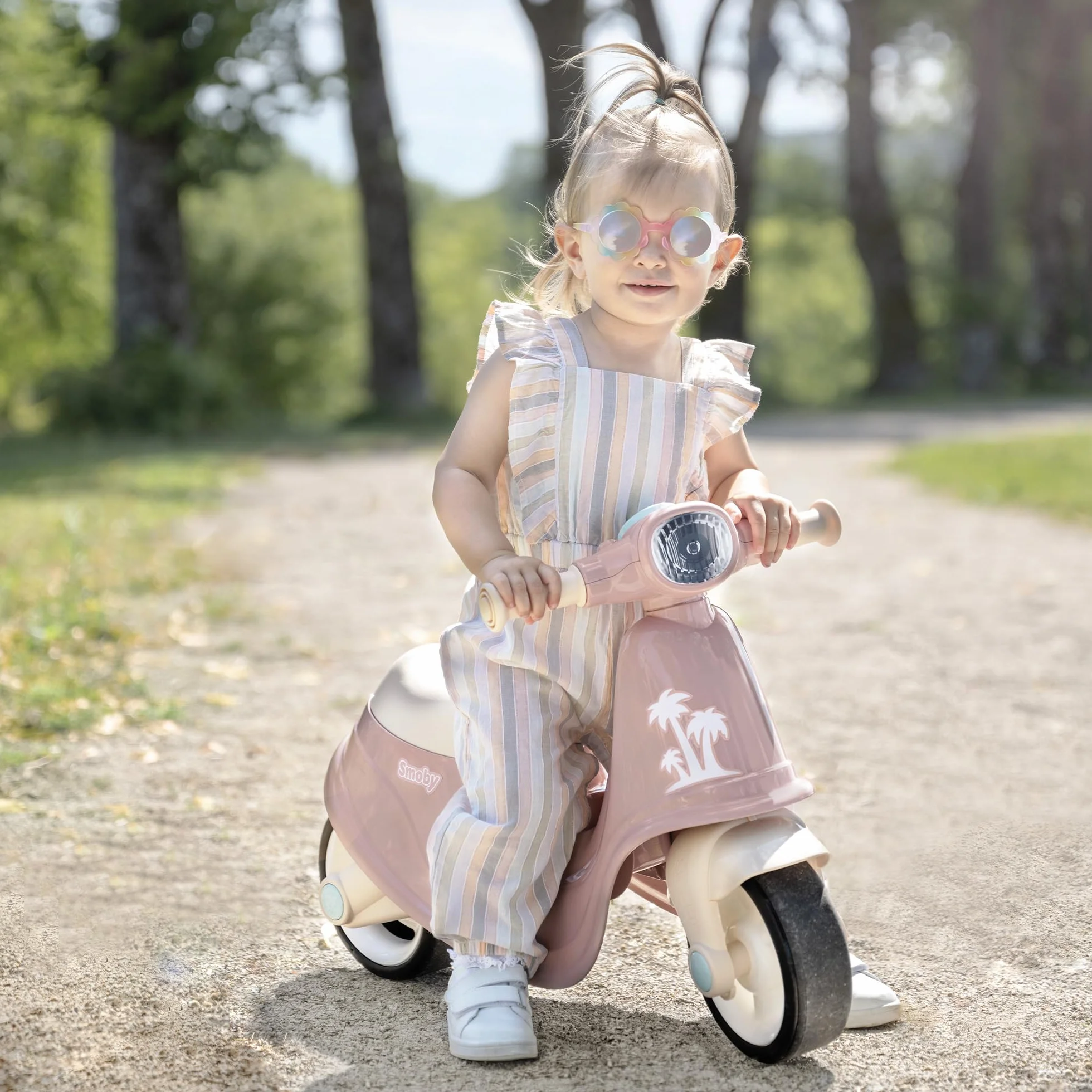 Smoby - Różowy skuter jeździk - Realistyczny design - Mechaniczny kluczyk, Przedni reflektor - Ciche koła - Skrzynia na zabawki - Od 18 miesięcy
