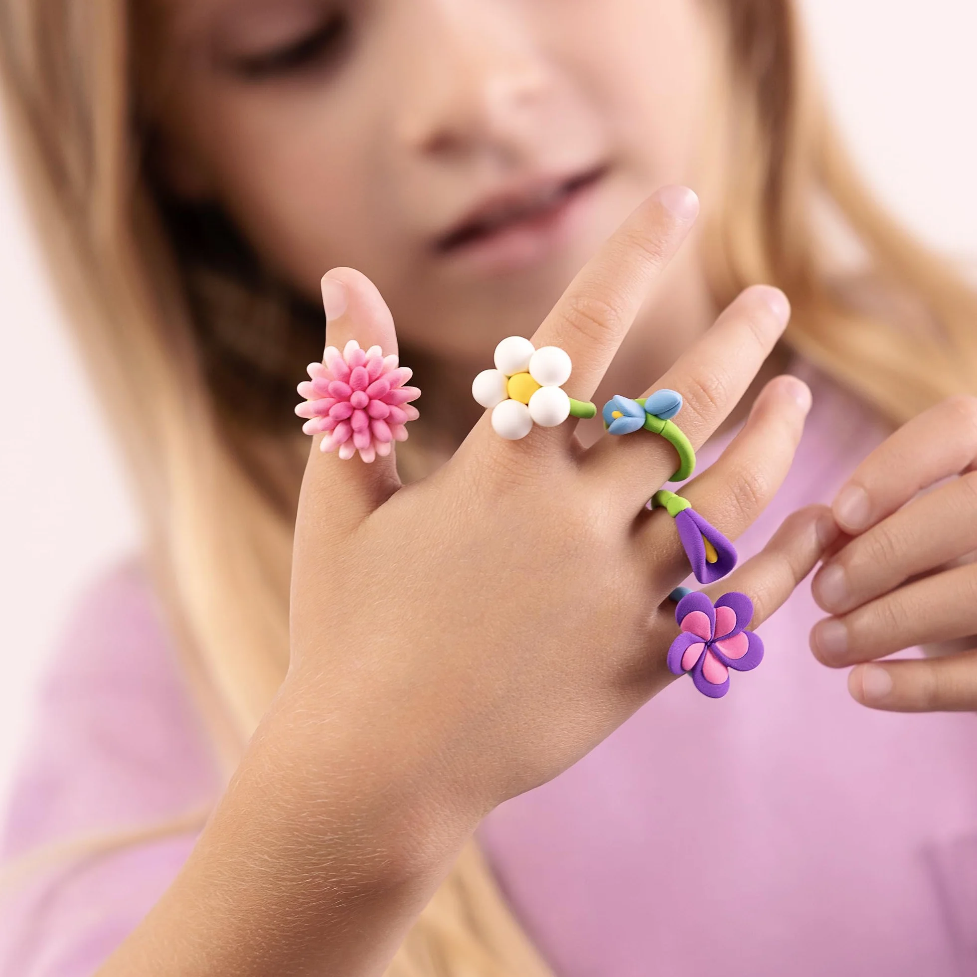 HEY CLAY Bijou Rings - Zestaw glinianych akcesoriów do majsterkowania - Glina suszona na powietrzu z narzędziami i interaktywną aplikacją dla dzieci w wieku 4-8 lat (floral nels)