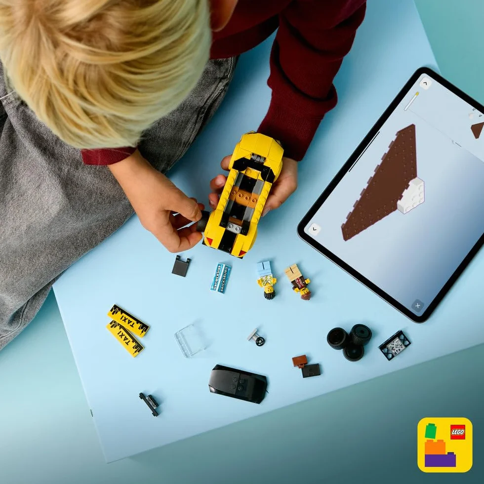 LEGO City Żółta taksówka, samochód do zbudowania i dwie minifigurki, zabawka dla dziecka, pomysł na prezent dla 5-latka, na urodziny dla chłopca i upominek dla dziewczynki, ozdoba na biurko 60487