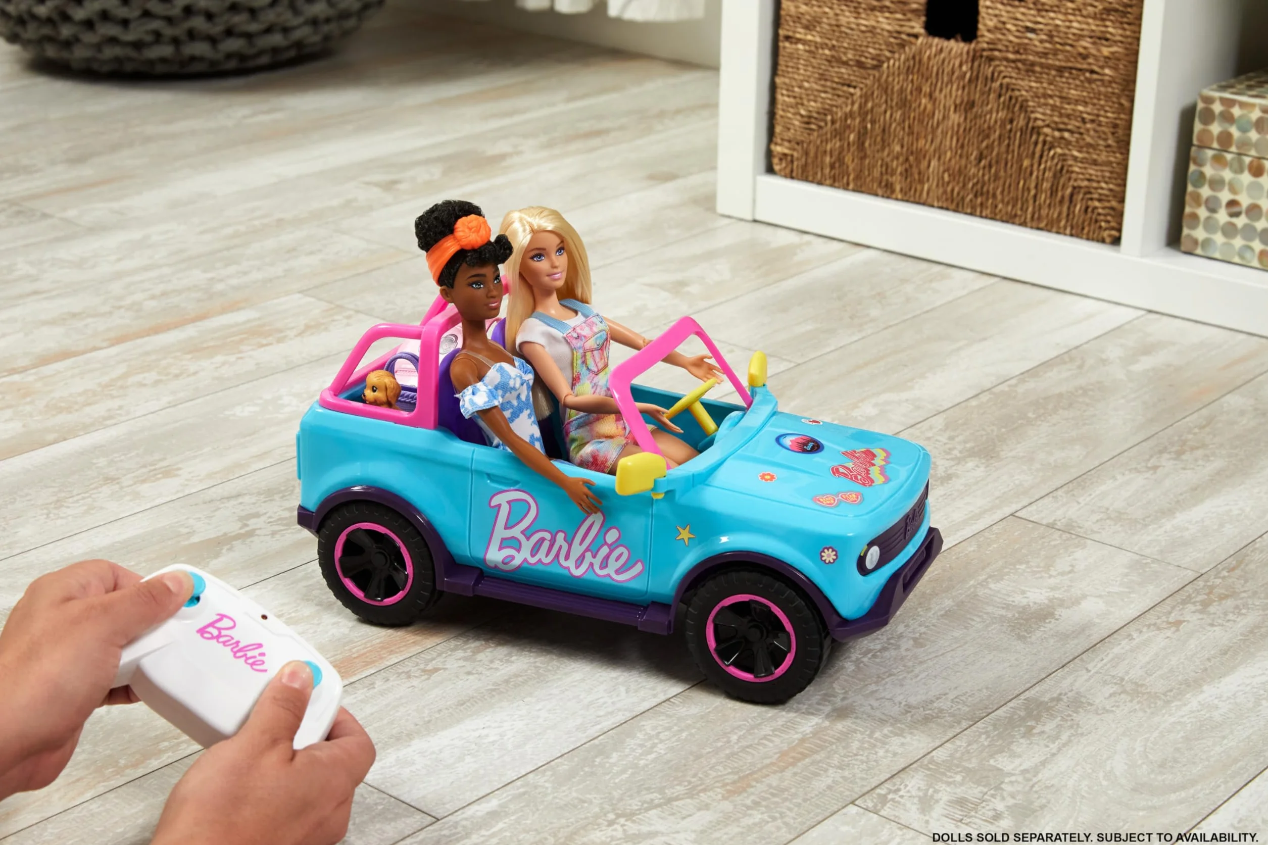Hot Wheels RC Barbie SUV Pojazd zdalnie sterowany 1:12 HTP53