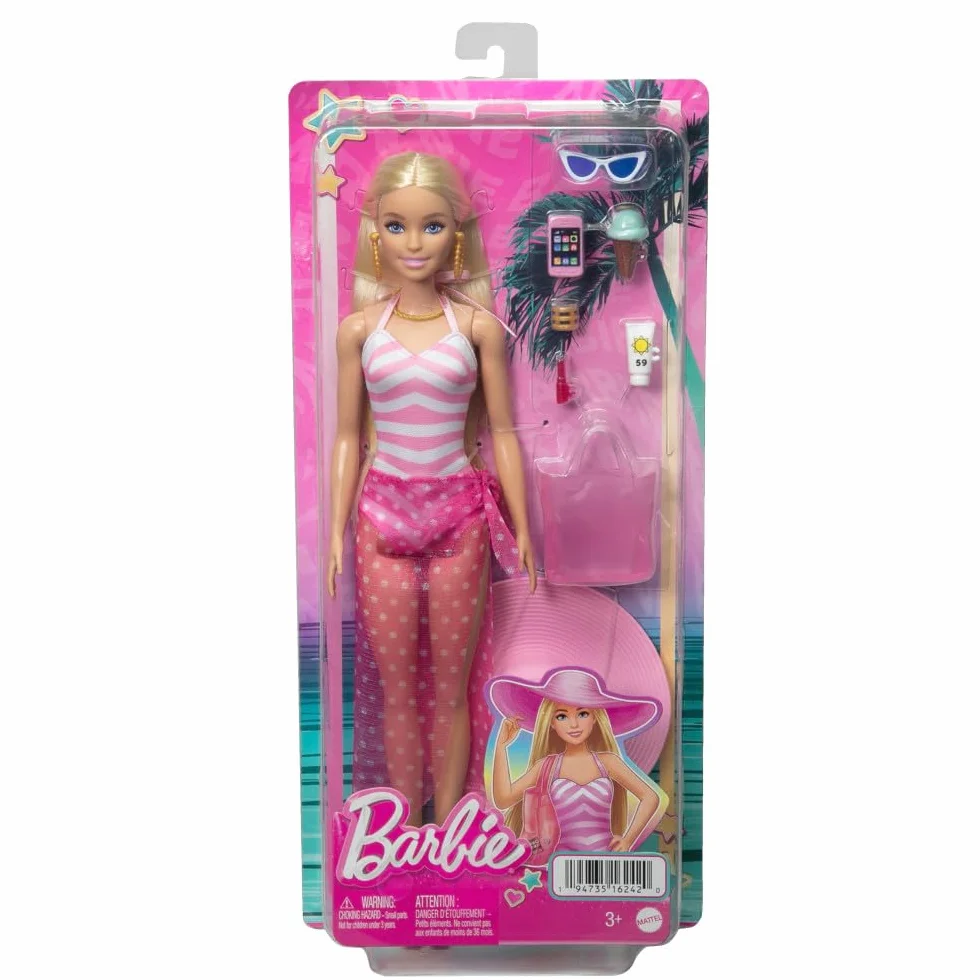 Barbie Dzień na plaży Lalka i akcesoria; lalka blondynka z różowo-białym kostiumem kąpielowym, kapeluszem, torbą i akcesoriami plażowymi HPL73