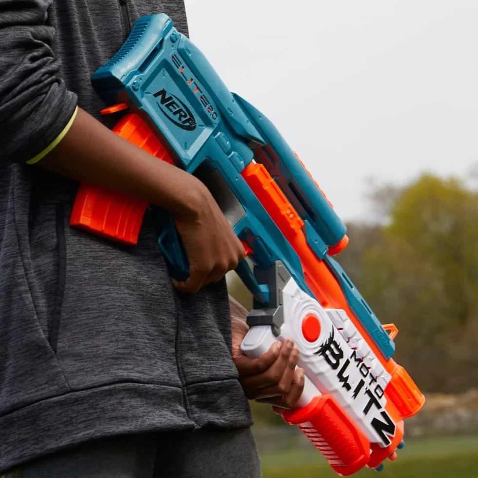 Wyrzutnia Nerf Elite 2.0 Motoblitz, zautomatyzowane wystrzeliwanie 10 strzałek, wystrzeliwanie 6 strzałek naraz funkcją Airblitz, magazynek, 22 strzałki Elite