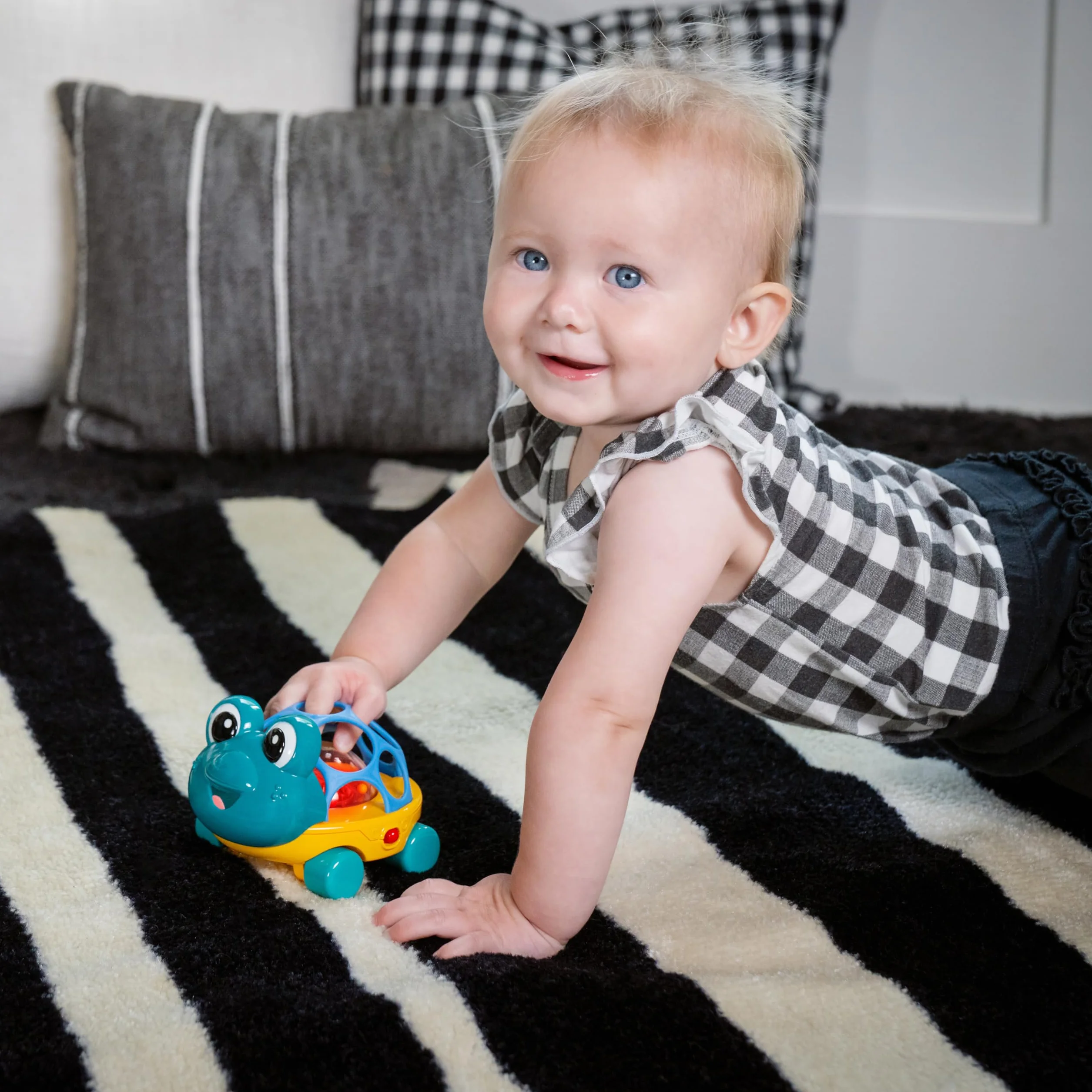 Baby Einstein Curious Car Neptune Oball Toy Car & Rattle, wiek od 3 miesięcy