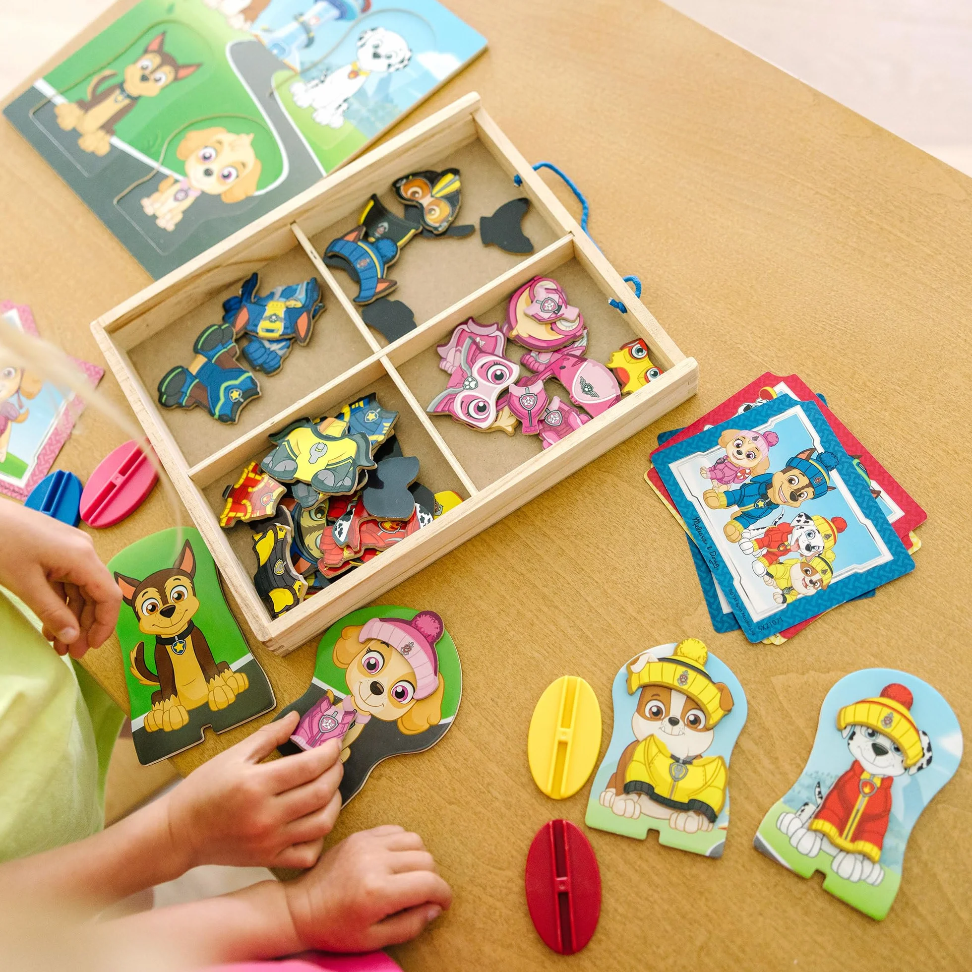 Magnetyczna drewniana przebieranka do kreatywnej zabawy PAW Patrol Melissa & Doug (64 elementy)