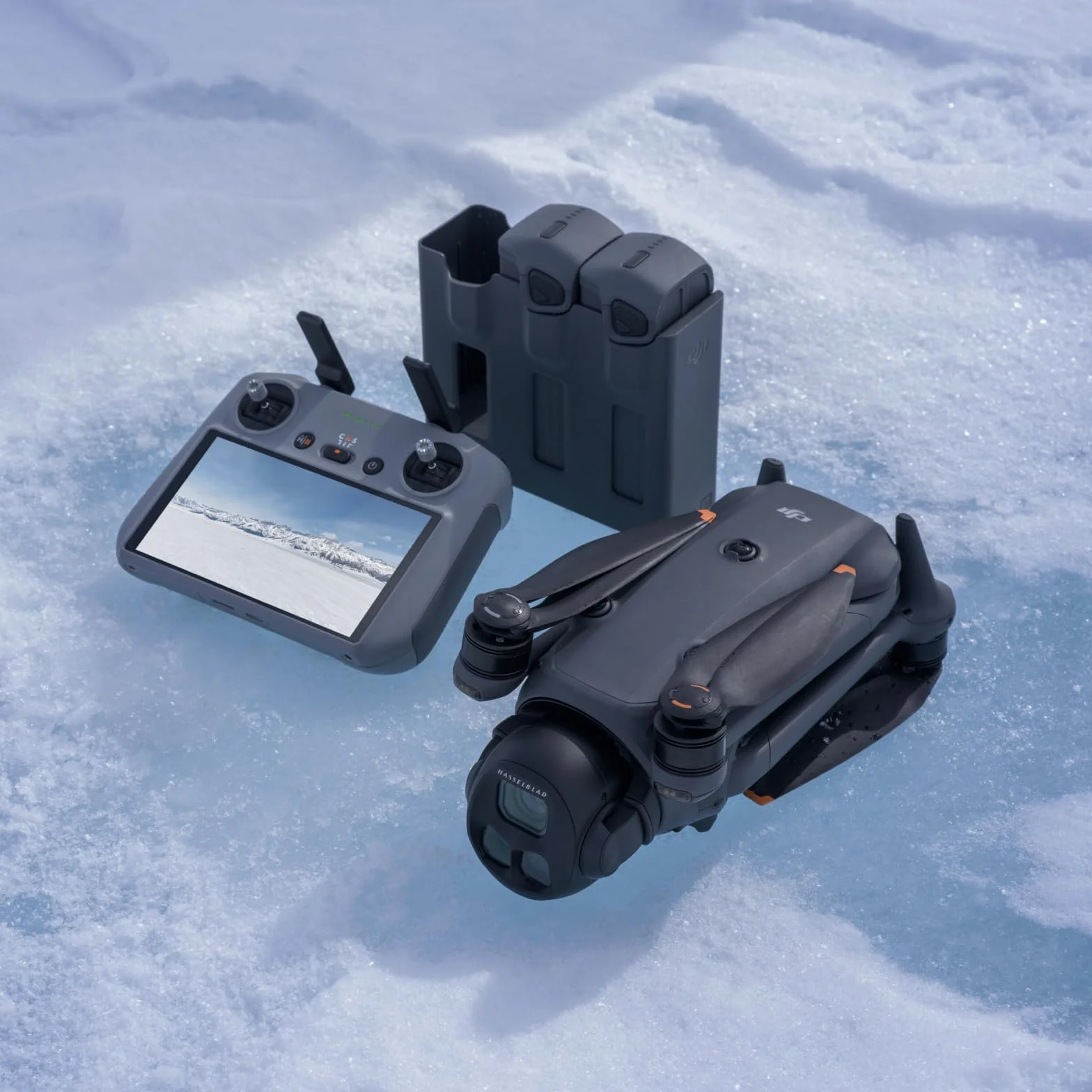 Pakiet DJI Mavic 4 Pro Fly Więcej z DJI RC 2, flagowy trójkomorowy dron z kamerą Hasselblad 100 MP i 4/3 CMOS, transmisja 30 km, czas lotu 51 min, centrum ładowania