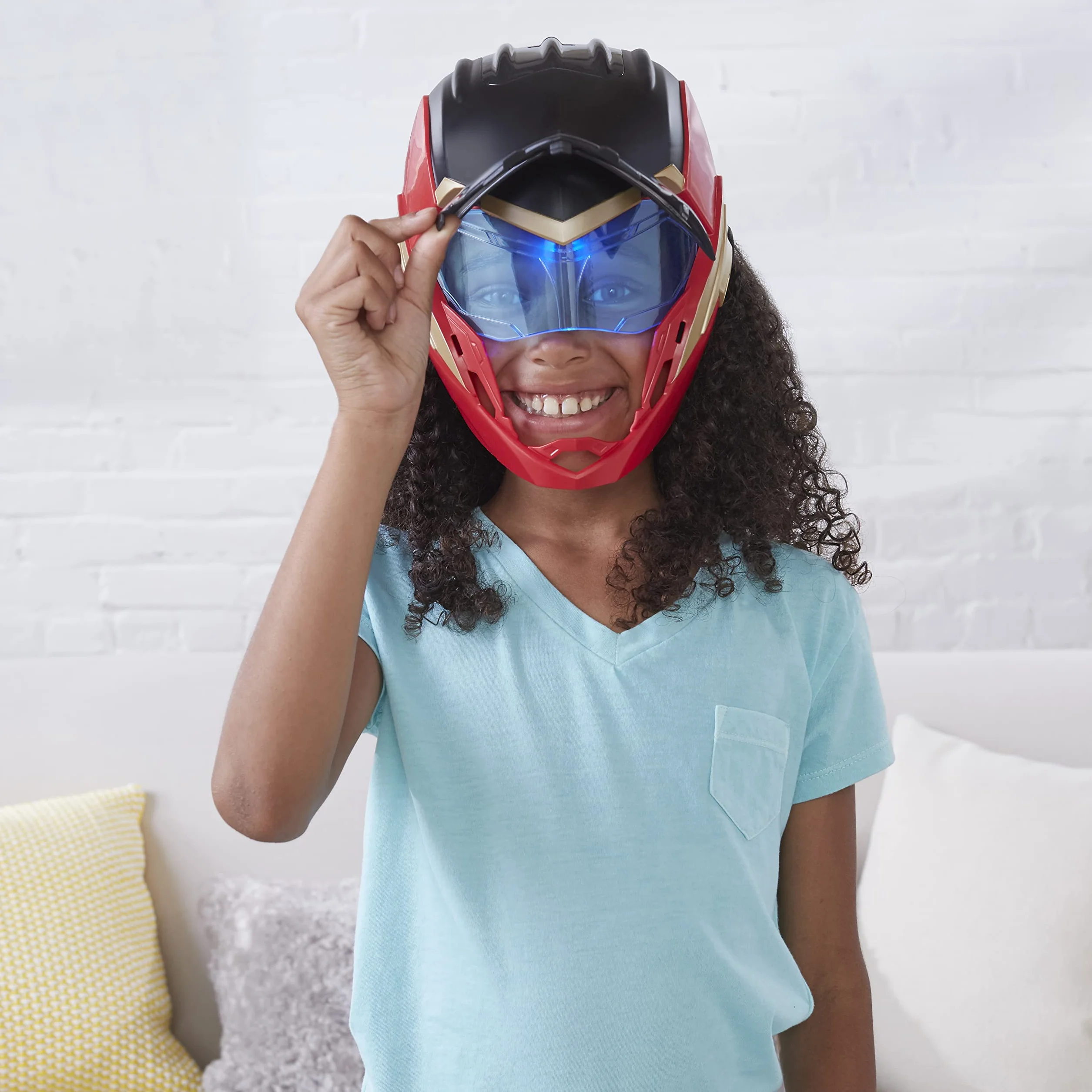 Marvel Hasbro Studios czarna pantera Wakanda Forever Ironheart Flip FX świecąca maska, zabawka do odgrywania ról dla dzieci w wieku 5 lat, F6097, wielokolorowa
