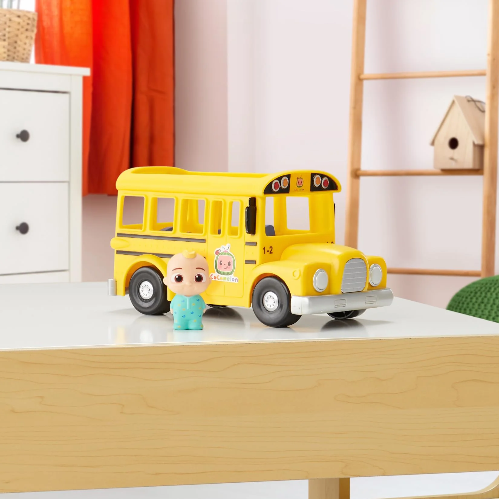 CoComelon CMW0031 autobus z dźwiękiem i figurką JJ dla dzieci od 2 lat