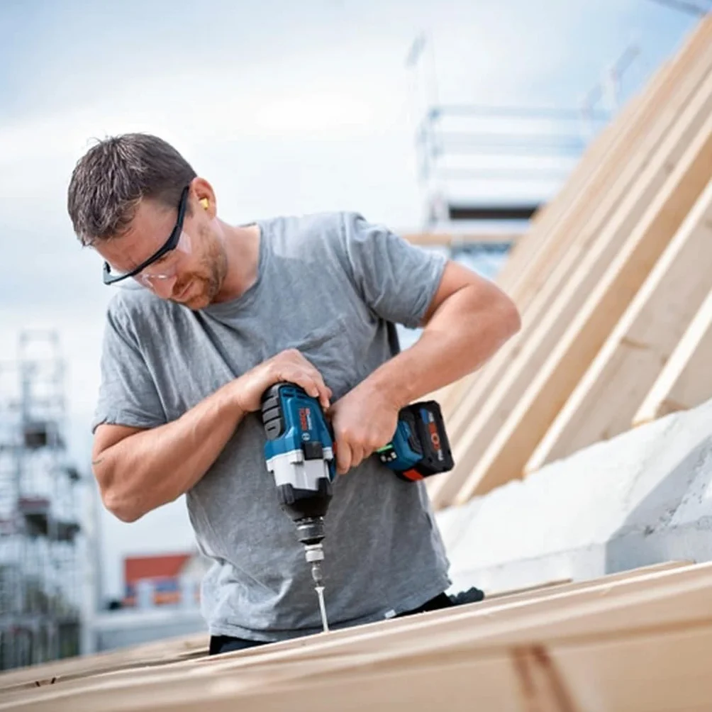 Bosch Professional system 18V: akumulatorowy klucz udarowy BITURBO GDS 18V-1000 (maksymalny moment obrotowy 1 000 Nm, moment zrywający 1 600 Nm)