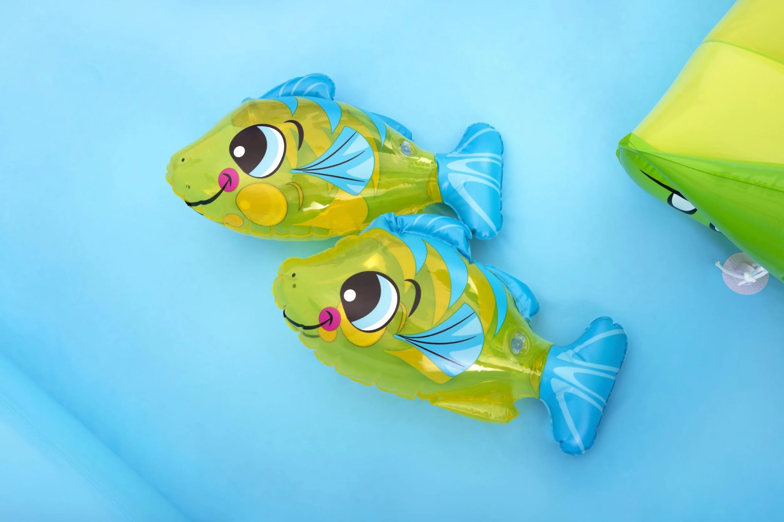 Bestway 1053052Xxx21 7'10" X 6'9" X 34"/2.39M X 2.06M X 86Cm Fantastic Aquarium Play Center