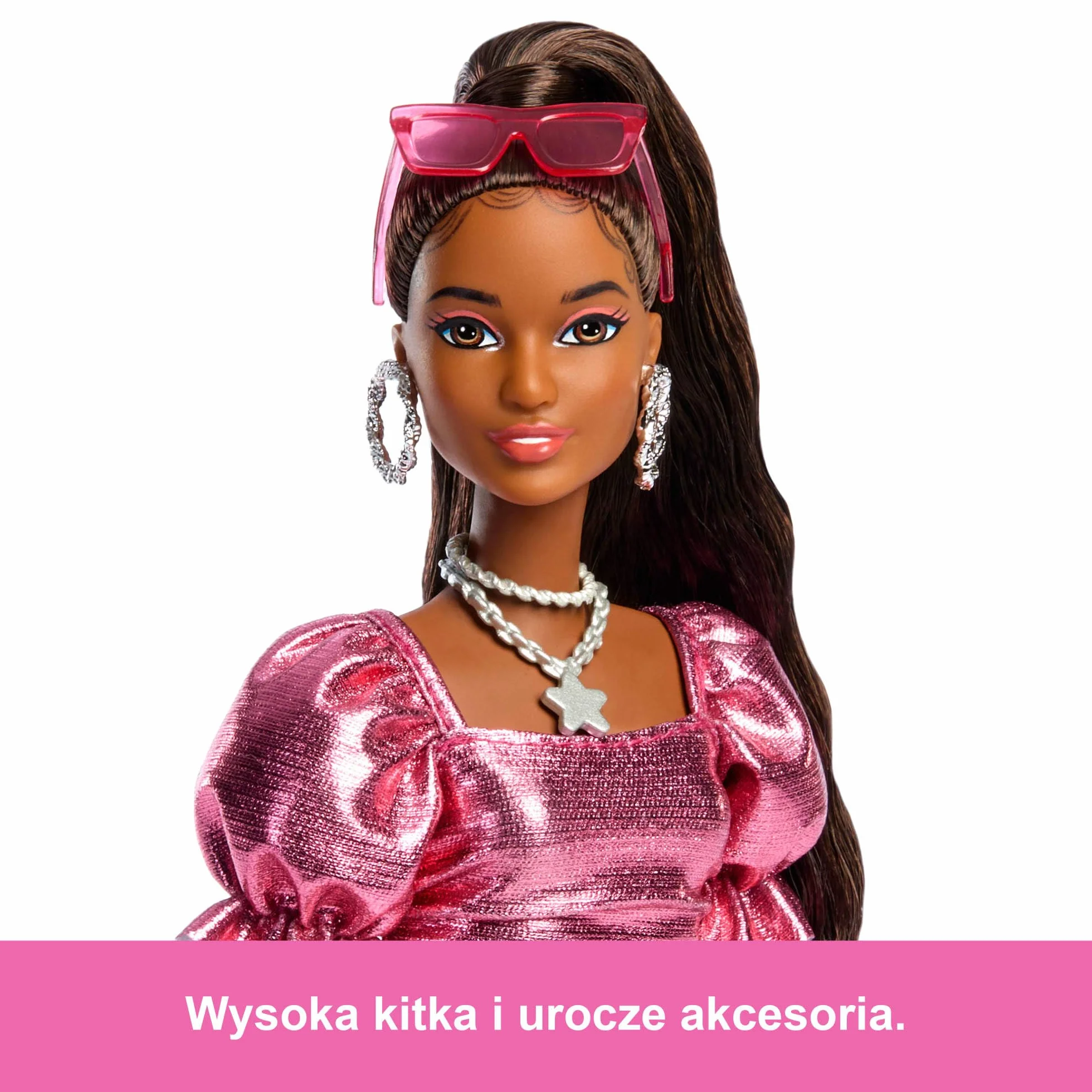 Barbie Deluxe Style Lalka modowa #6 z czarnymi włosami w kitkę, w metalicznej koralowej sukience, z akcesoriami, w tym okularami przeciwsłonecznymi, biżuterią i torebką, zabawka dla dzieci, JFP41