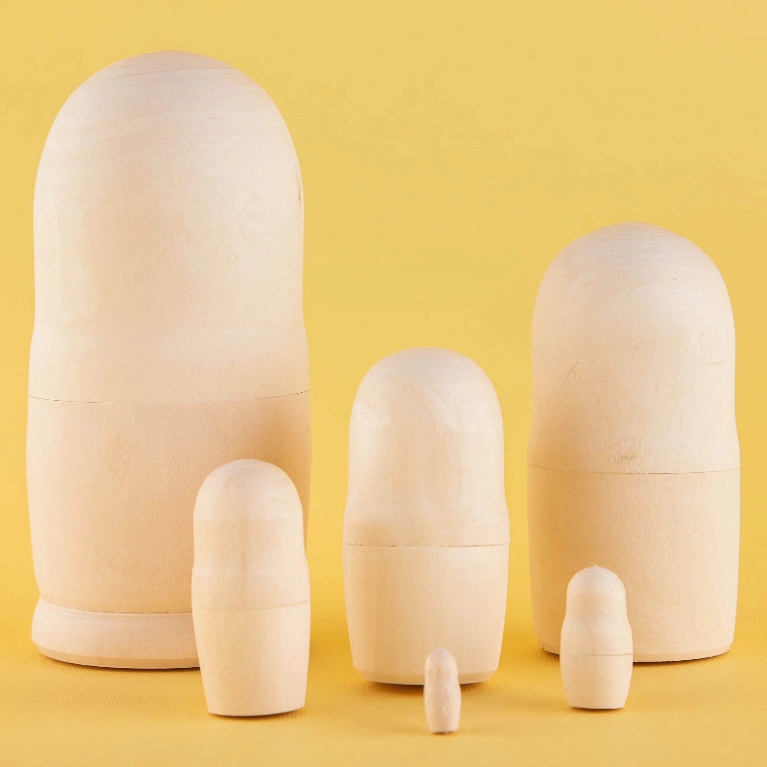 Heka Naturals Zestaw Niemalowanych Lalek Gniazdujących | Wszystkie Naturalne Drewniane Lalki Matryoshka Zestaw 6 (13cm) - Tradycyjne Dekoracje do Domu, Babushka, Drewniane Zabawki do Układania w Stosy