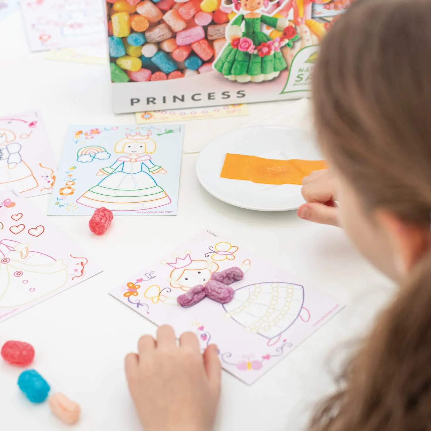 PlayMais WORLD Princess zestaw do majsterkowania dla dzieci od 3 lat, około 1000, szablony i instrukcje do majsterkowania, prezenty dla dzieci, wspiera kreatywność i motorykę precyzyjną, naturalna