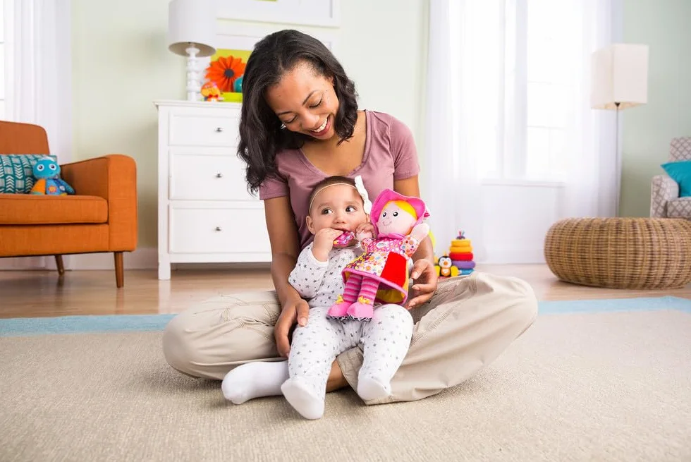 LAMAZE My Friend Emily, Clip on Pram and Pushchair Newborn Baby Toy, Sensory Toy for Babies Boys and Girls from 0 to 6 Months