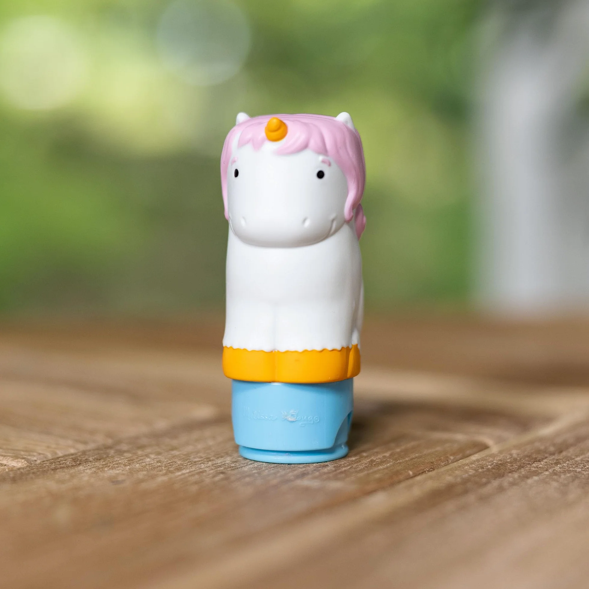 Melissa & Doug Naklejka WOW! 24-stronicowy znacznik naklejek i blok aktywności z 300 naklejkami - jednorożec, gra edukacyjna dla dzieci, 3 lata - certyfikat FSC