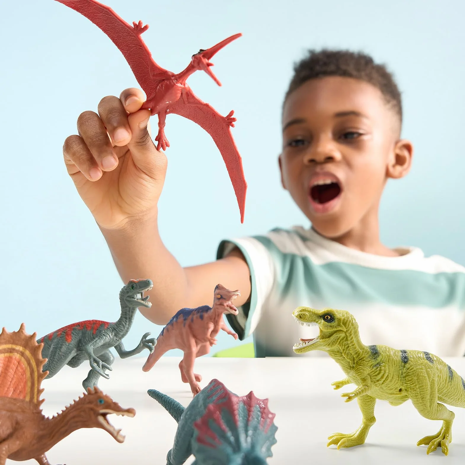 JOYIN Zabawki dinozaurów z matą do zabawy i klatką do przechowywania, realistyczne figurki dinozaurów i drzewa, dla małych dzieci w wieku 3-5 lat, idealne dla chłopców i dziewcząt, prezent