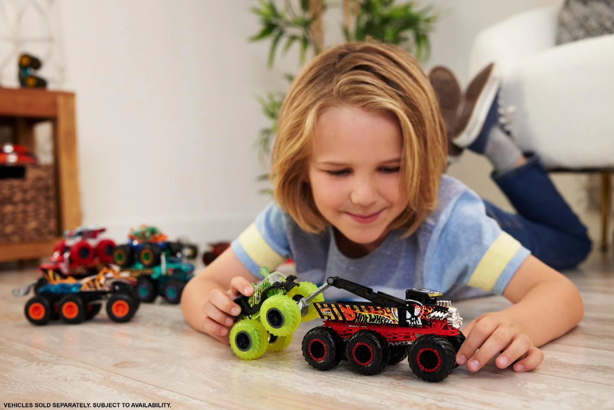 Hot Wheels Monster Trucks 6-kołowa ciężarówka w skali 1:64 do transportowania lub holowania innych pojazdów (zawartość zestawów może się różnić), HWN86