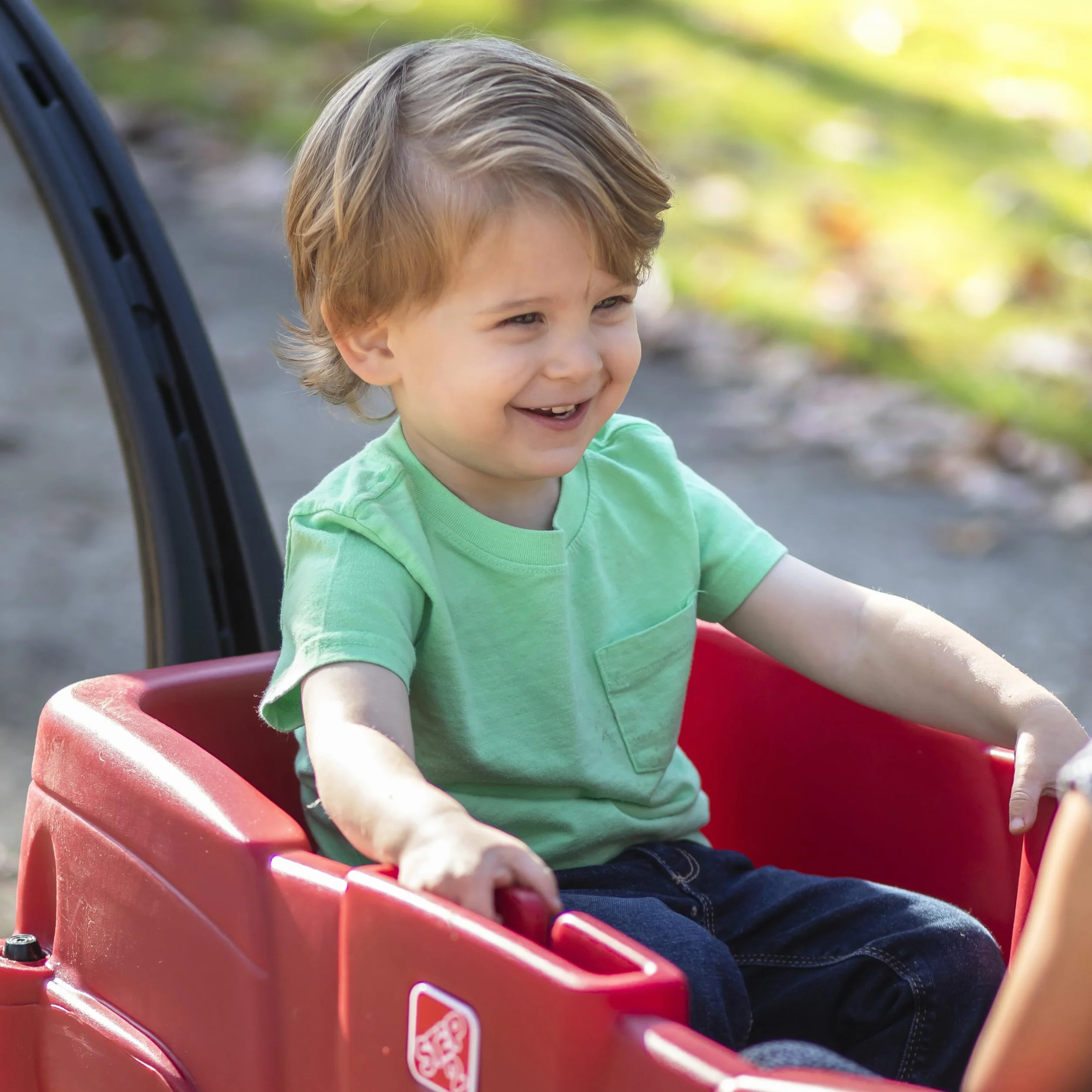 Step2 Wagon Neighborhood | Wagon zabawkowy | Czerwony wózek zabawkowy, 2-osobowy | Wygodny i bezpieczny z pasami bezpieczeństwa w zestawie | Łatwy do czyszczenia i przenoszenia