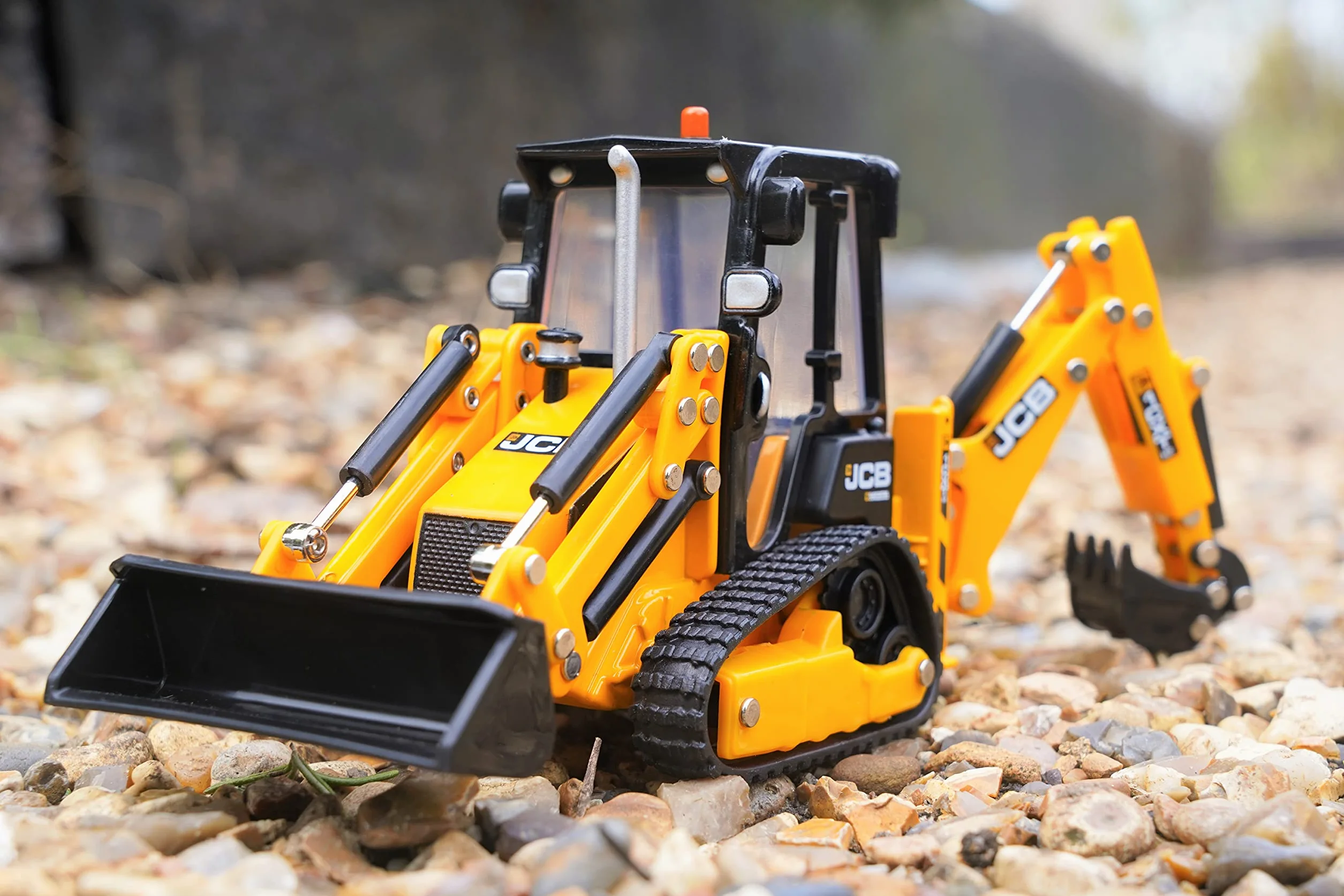 Britains JCB Farm Tomy Toys, koparko-ładowarka gąsienicowa, ciężarówka 1:32 JCB 1CXT, zabawka kolekcjonerska, zabawka rolnicza w skali 1:32, odpowiednia dla kolekcjonerów i dzieci, 3 lata plus