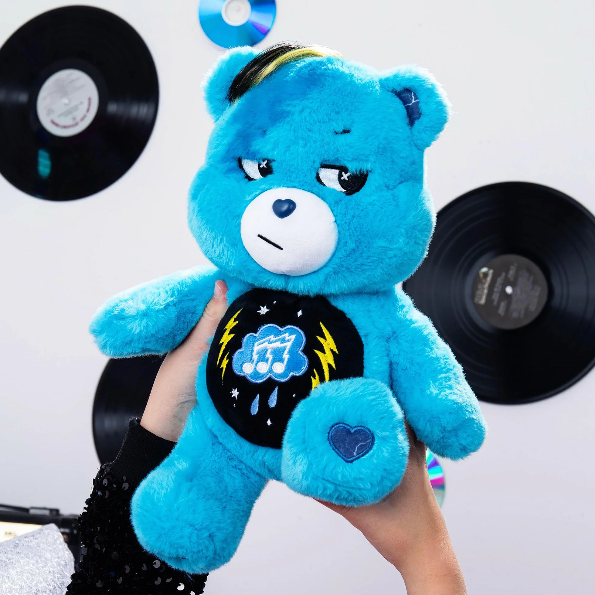 Basic Fun Care Bears 22 cm Maskotka Pluszowa Rock Theme – Grumpy Bear – Edycja ekologiczna – Dla dzieci i fanów