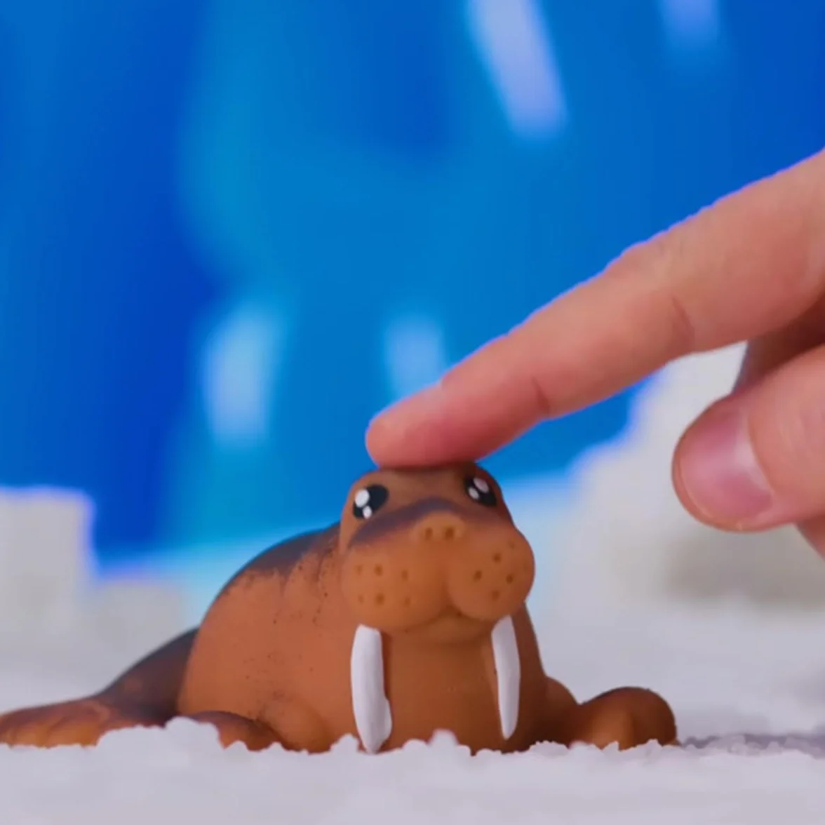 Sbabam FUNNY BOX Polar Friends Jelly Planet, gry dla dzieci z kioskiem, miękkie zabawki dla dzieci, 4 sztuki, znajdź zmianę koloru i świecące w ciemności - zabawka prezent dla dziecka