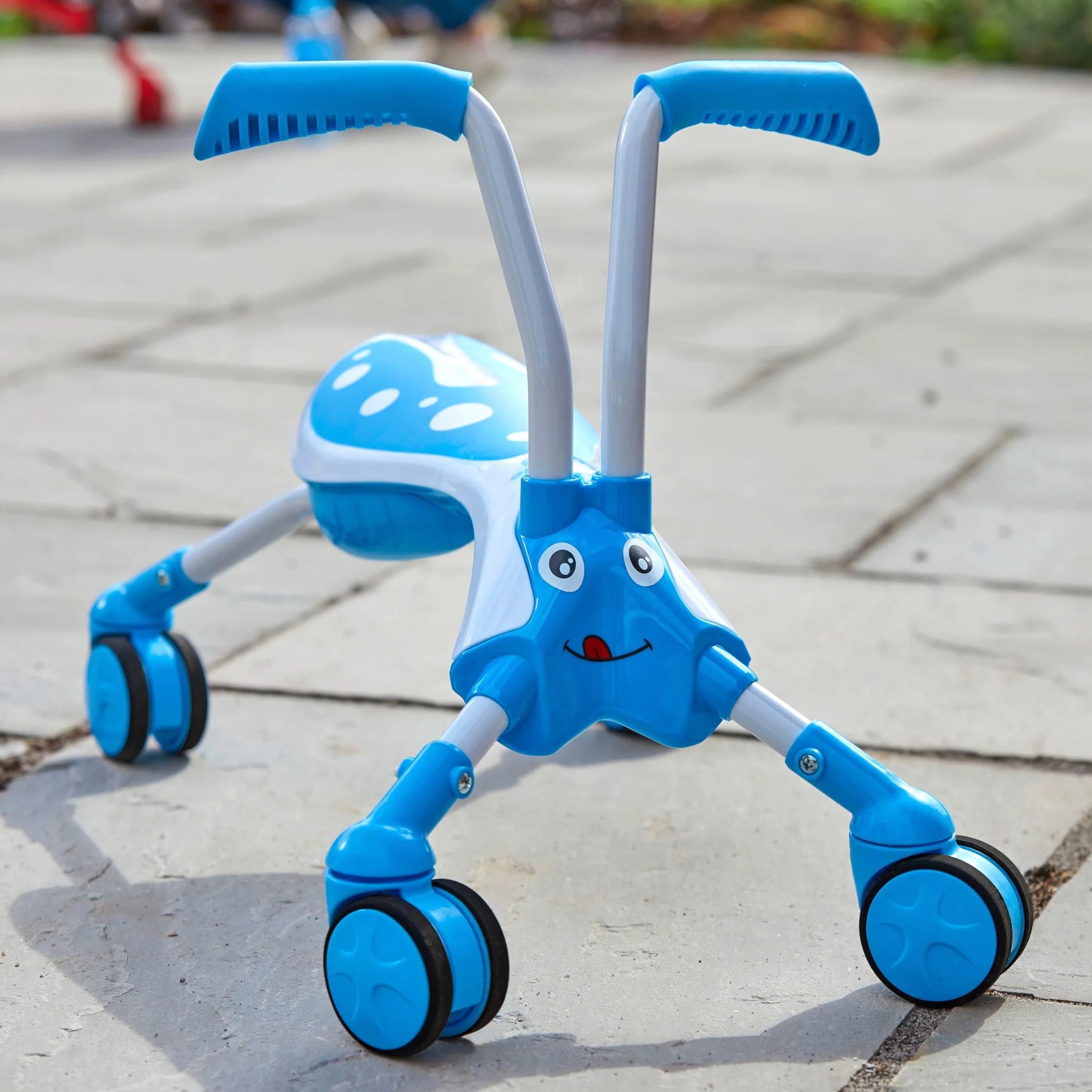 TP Toys Scramblebug Tide 4 koła - suwmiarka składana 360° - ciche kółka odporne na zarysowania - mobilność wewnątrz i na zewnątrz - od 12 miesięcy - niebiesko-biała konstrukcja owadów