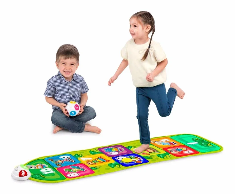 Chicco Elektroniczna Mata do Gry w Klasy, Jump & Fit, Elektroniczna i Interaktywna Gra ze Światłami i Dźwiękami, Gra w Klasy w Domu, 2 Tryby Zabawy, 150 cm - Zabawki dla Dzieci w wieku 2–5 lat