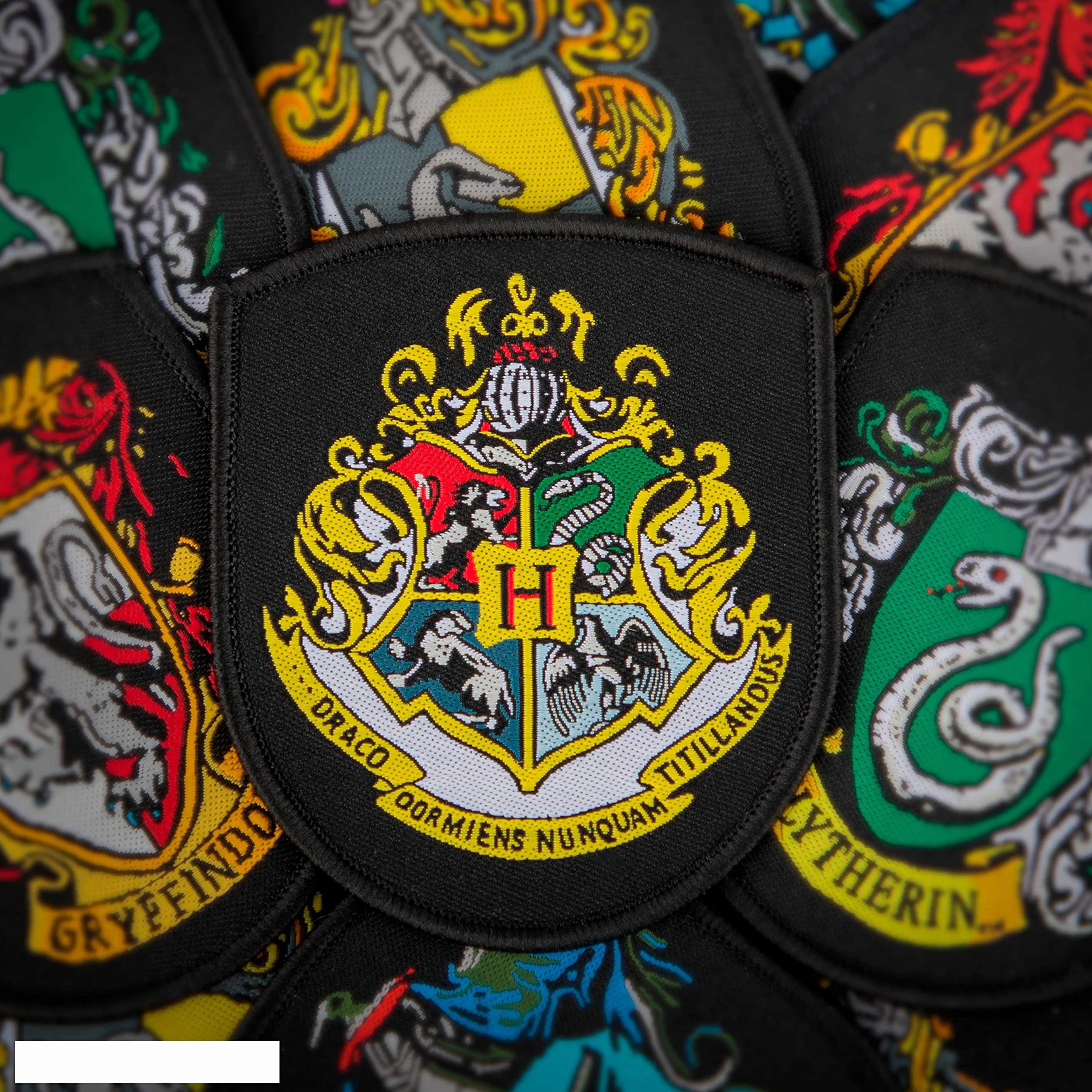 Cinereplicas Harry Potter - Cinereplicas Harry Potter - Naszywki z herbami domów Hogwart (zestaw 5) - Oficjalna licencja - Oficjalna licencja