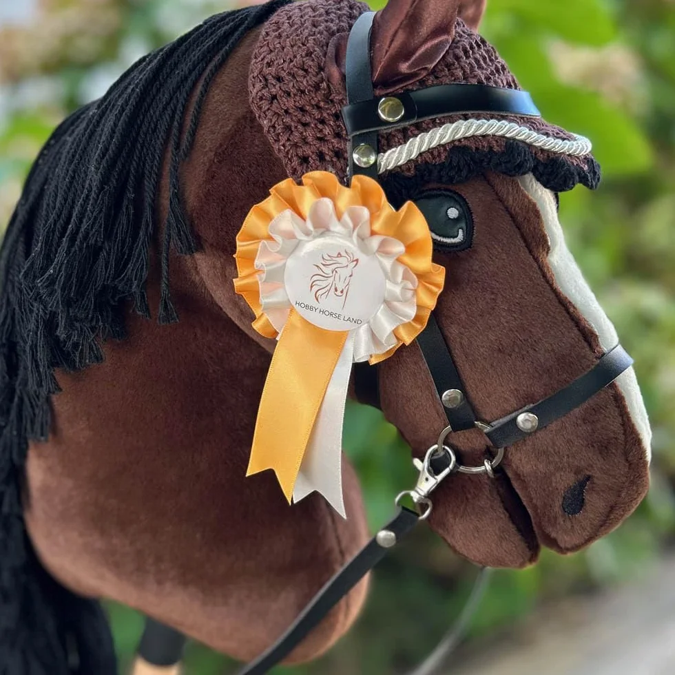 Hobby Horse Bai Brązowe Czarne Włosy. Kompletny kij koń z siatką, mors, sterem i floką. kij do hobby koni dla dzieci i młodzieży