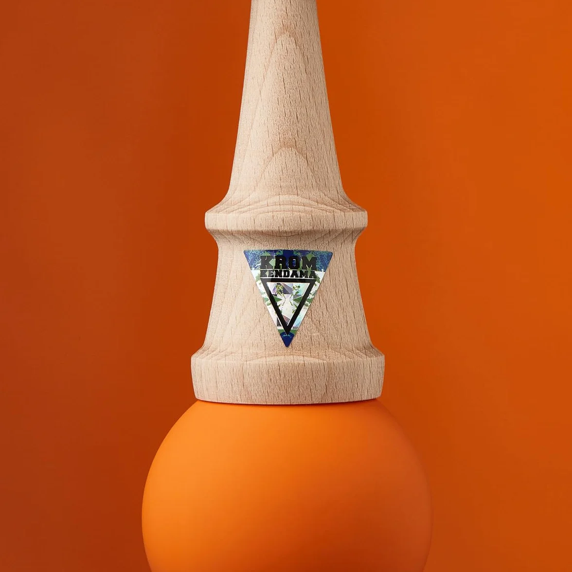 Zabawka KROM Kendama - Pomarańczowy POP - Zwiększone zdolności poznawcze - Poprawia równowagę, refleksy i kreatywność - zaprojektowany przez profesjonalistów dla początkujących i ekspertów.