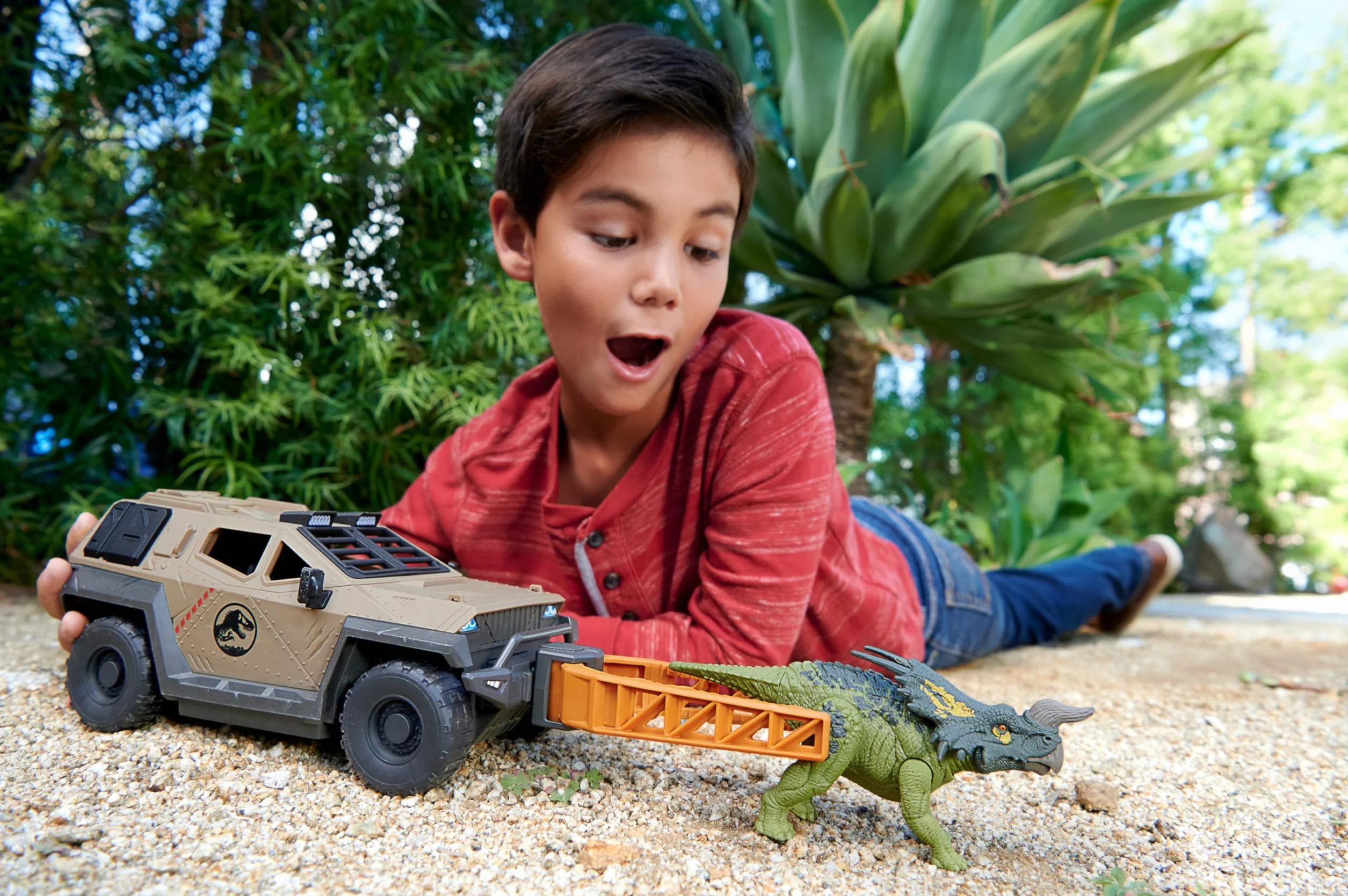 Mattel Jurassic World Truck & Einiosaurus Dinosaur Action Figure Toy Set with Flip & Roll Feature, Mission Mayhem Vehicle for Dino & Destruction Play