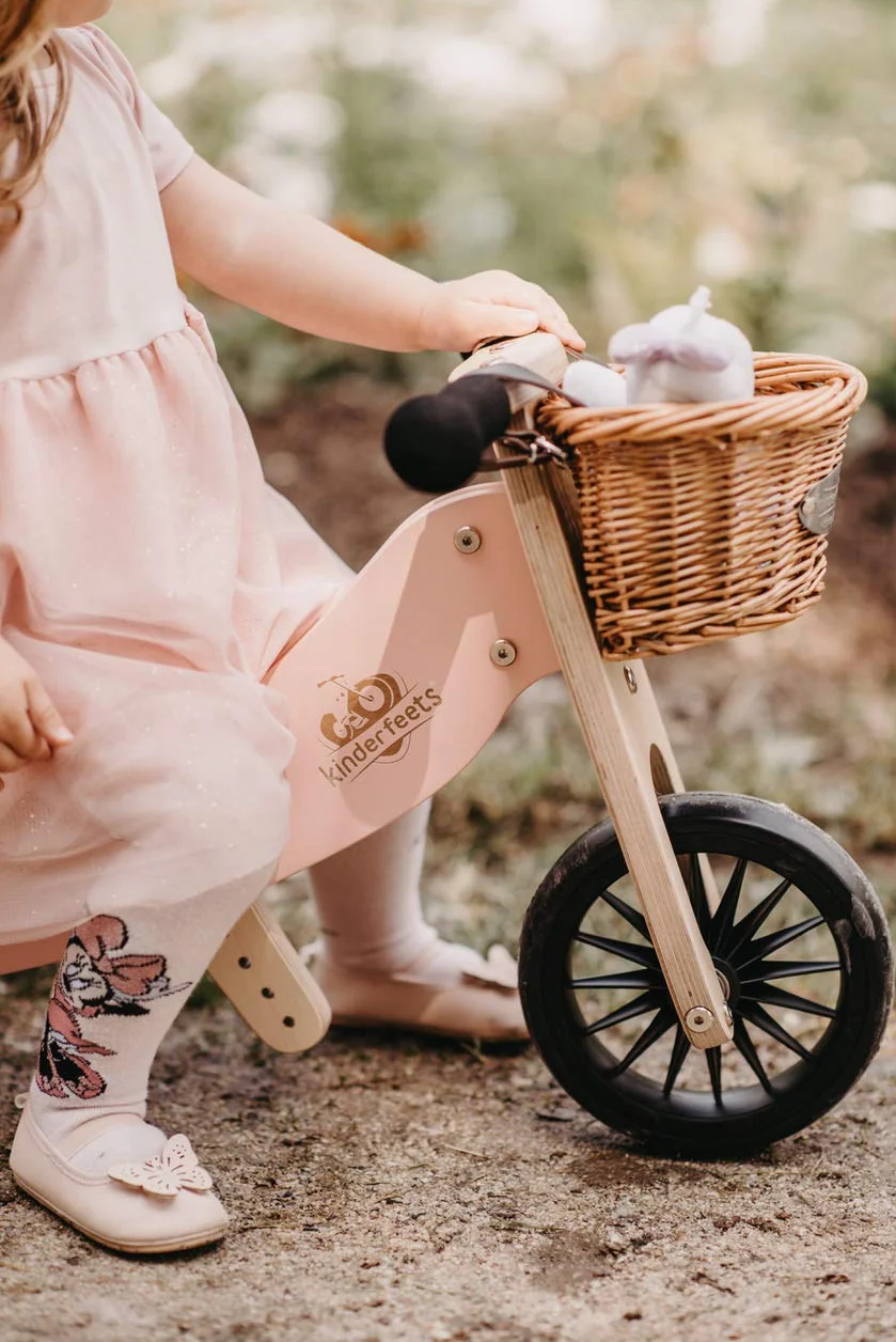 Kinderfeets Tiny Tot Plus Rosa rower trójkołowy i rowerek biegowy 2 w 1 z drewna – od 1,5 roku