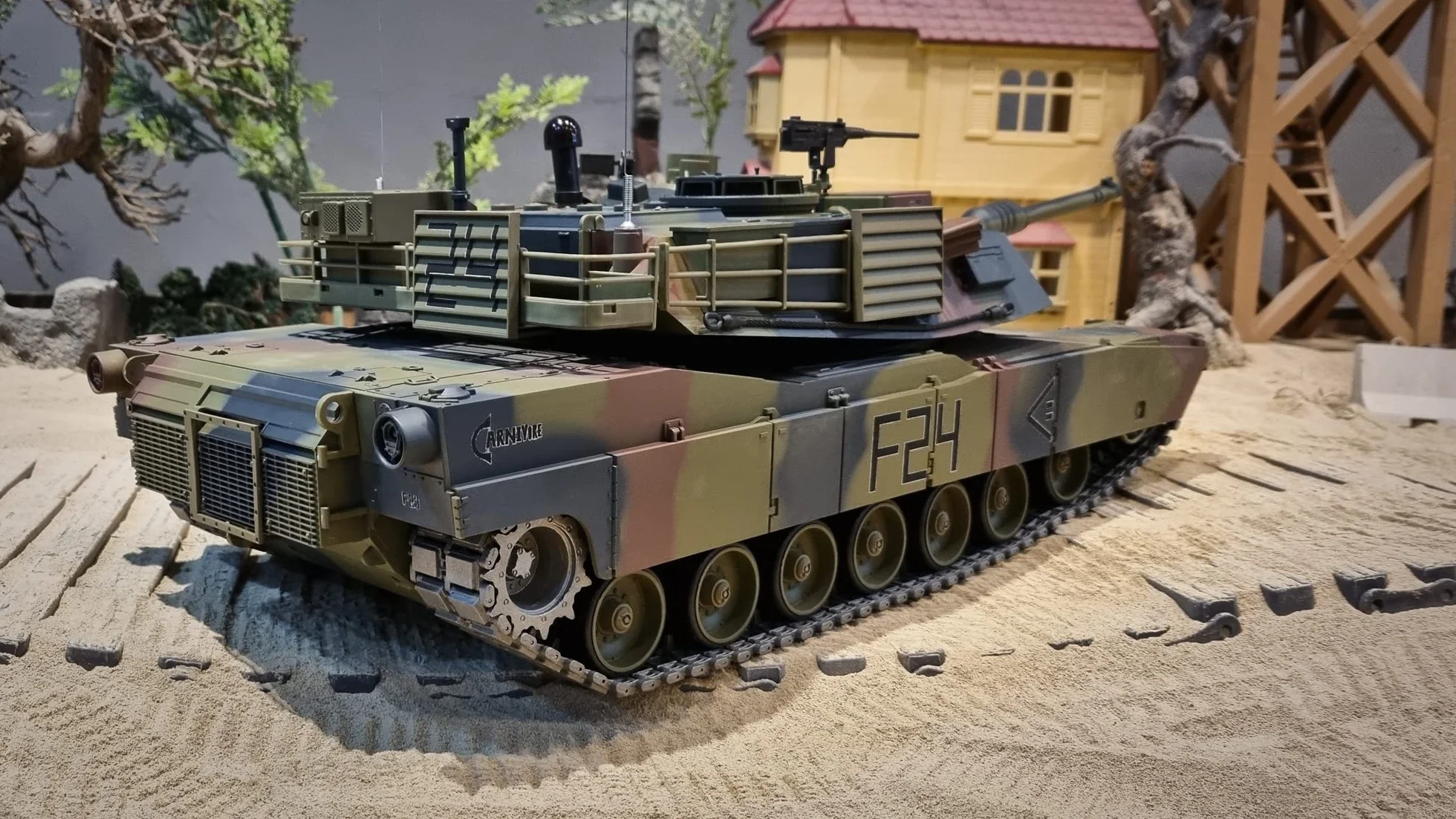ES-TOYS Czołg zdalnie sterowany z funkcją strzelania M1A2 Abrams Heng Long 1:16 z dymem i dźwiękiem + metalowa przekładnia + 2,4Ghz V7.0 - UPG-A